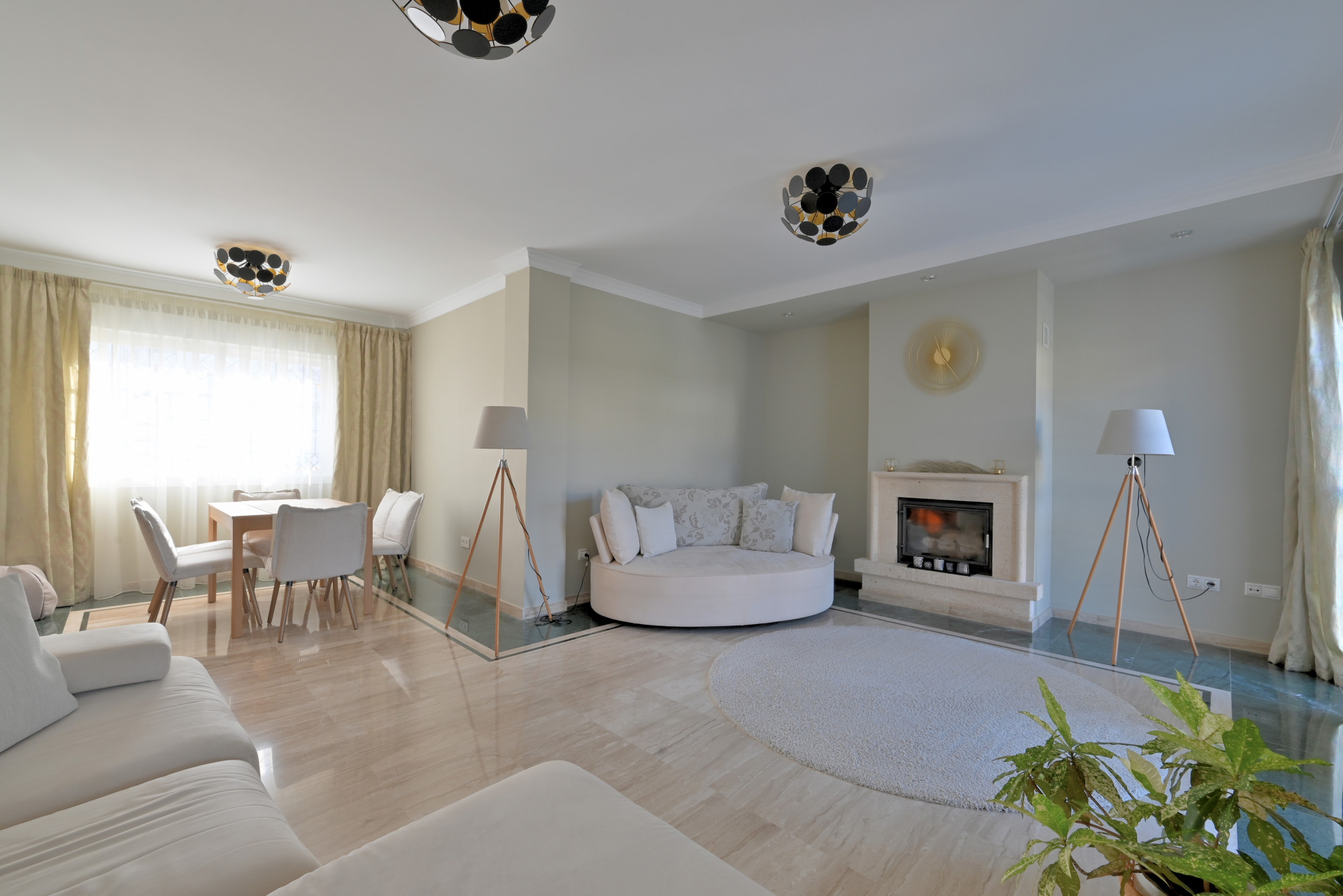 Spacious 4-Bed Town House with Pool in Calahonda, Malaga — Calahonda