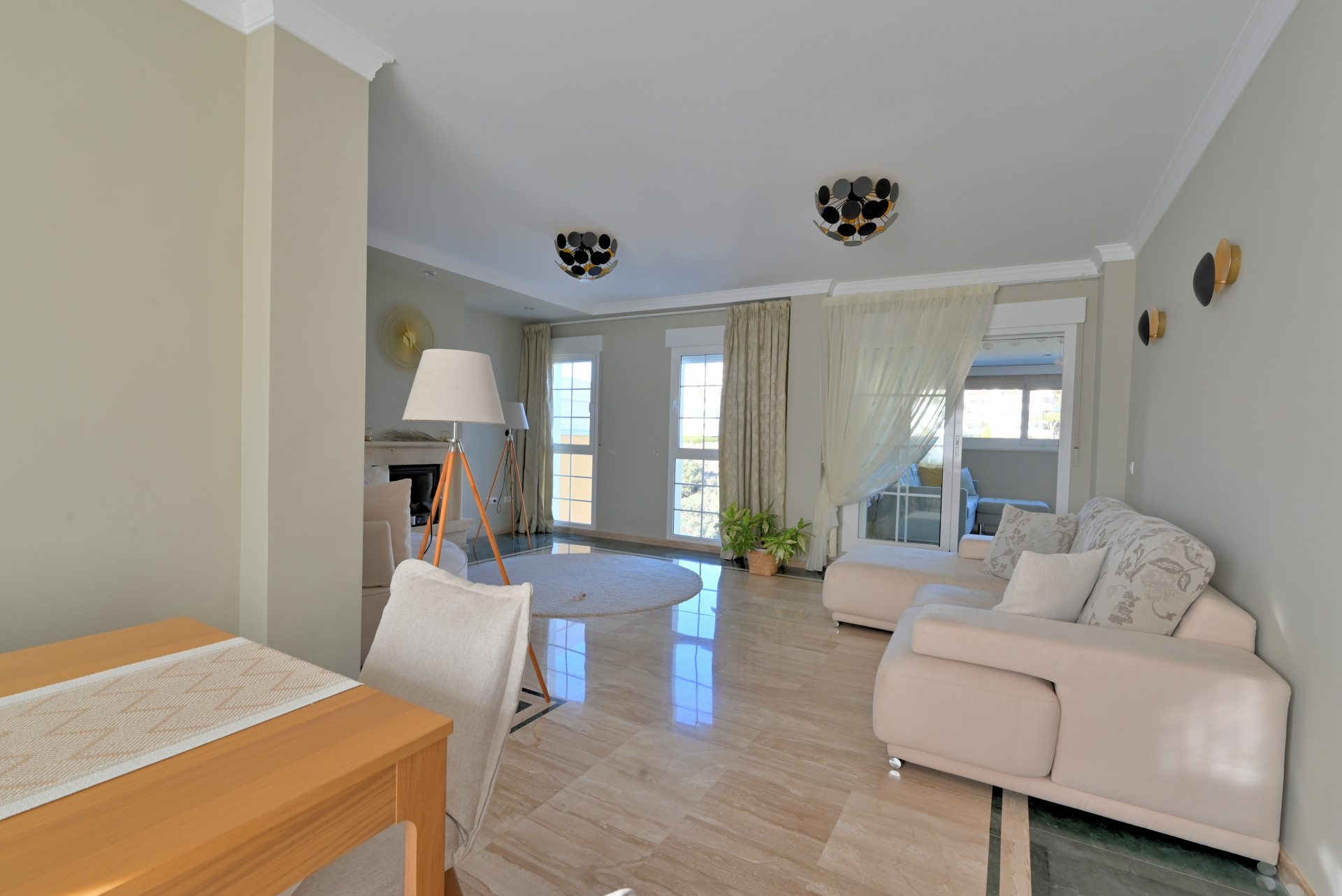 Spacious 4-Bed Town House with Pool in Calahonda, Malaga — Calahonda