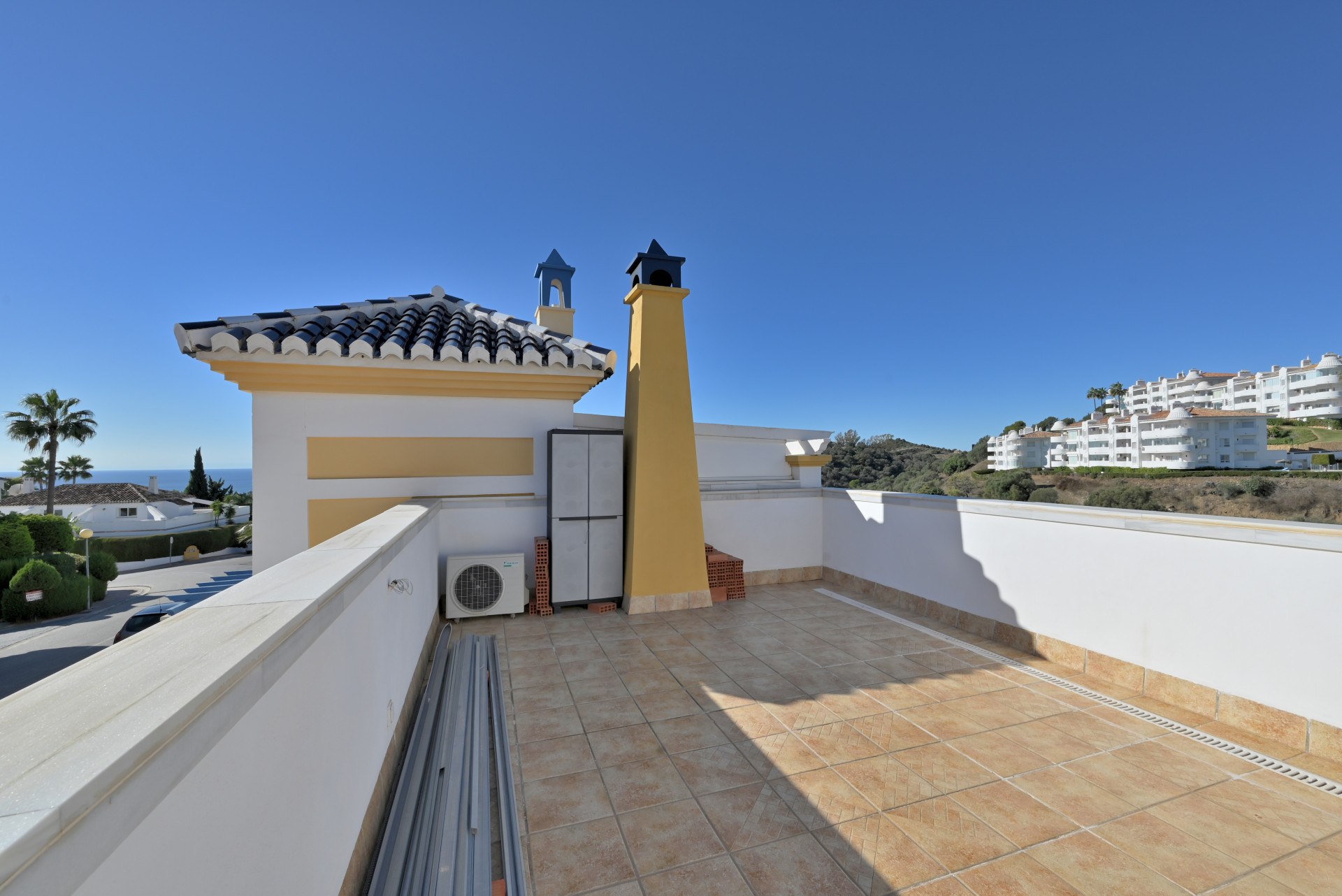 Spacious 4-Bed Town House with Pool in Calahonda, Malaga — Calahonda