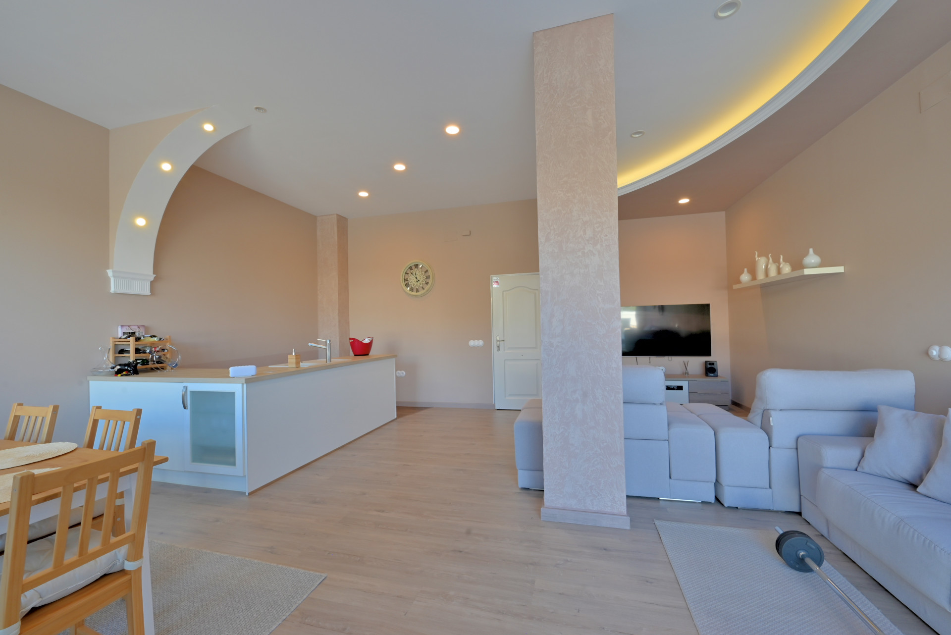 Spacious 4-Bed Town House with Pool in Calahonda, Malaga — Calahonda