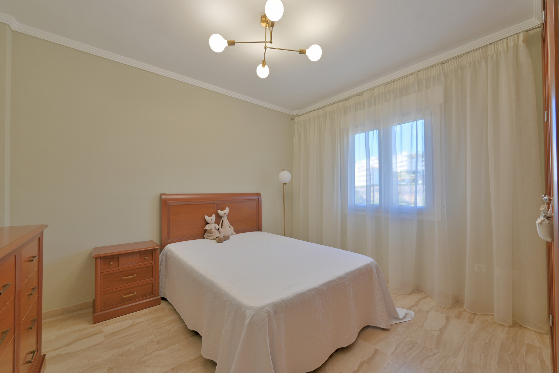Spacious 4-Bed Town House with Pool in Calahonda, Malaga — Calahonda