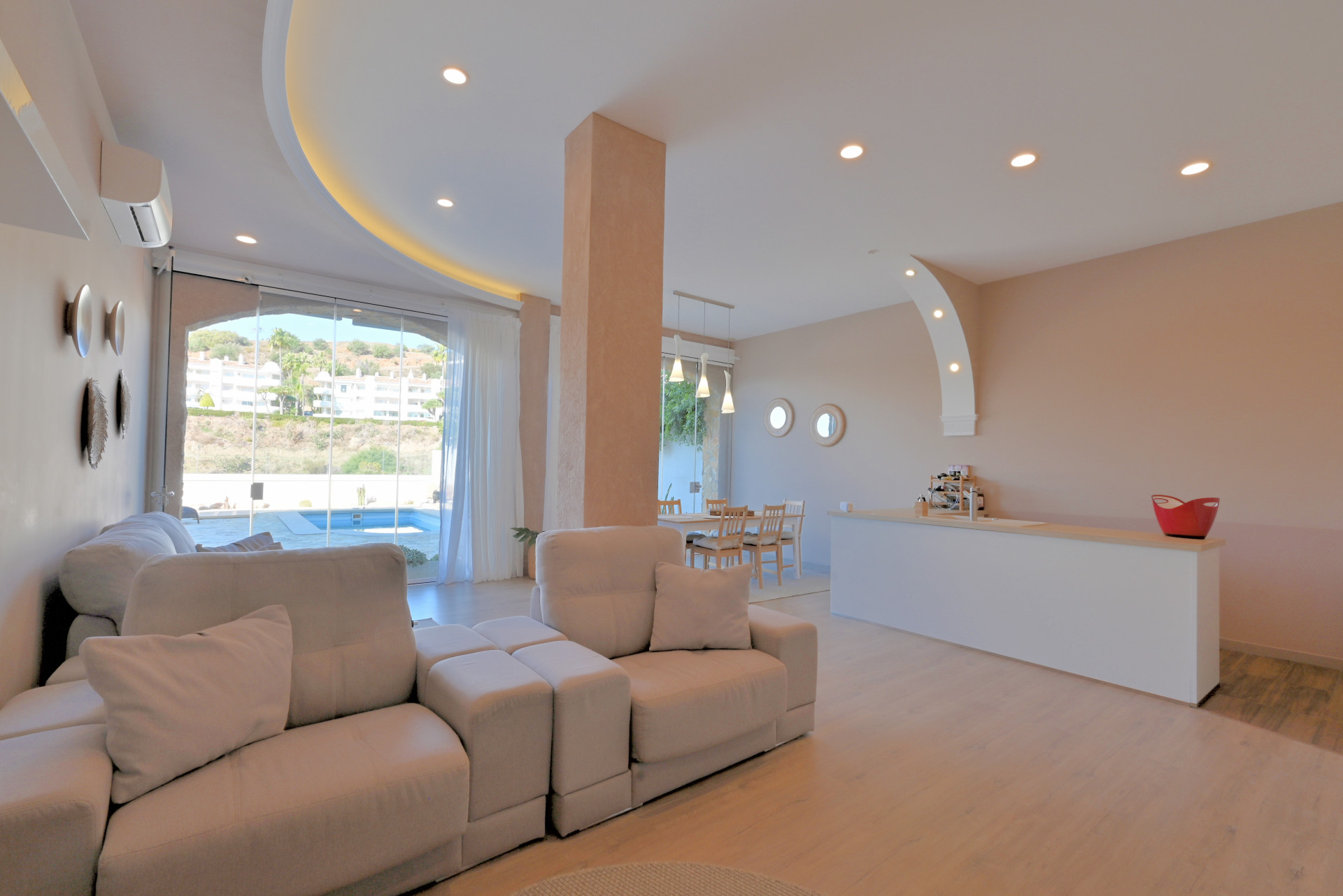 Spacious 4-Bed Town House with Pool in Calahonda, Malaga — Calahonda