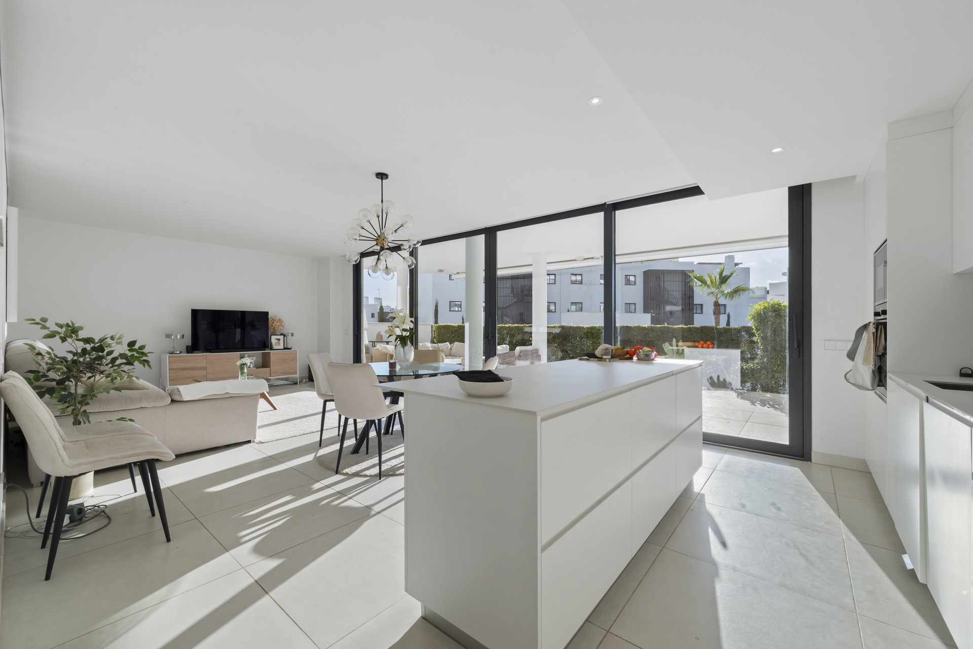 Ground Floor Apartment with Pool Views in Reserva del Higueron, Fuengirola — El Higueron