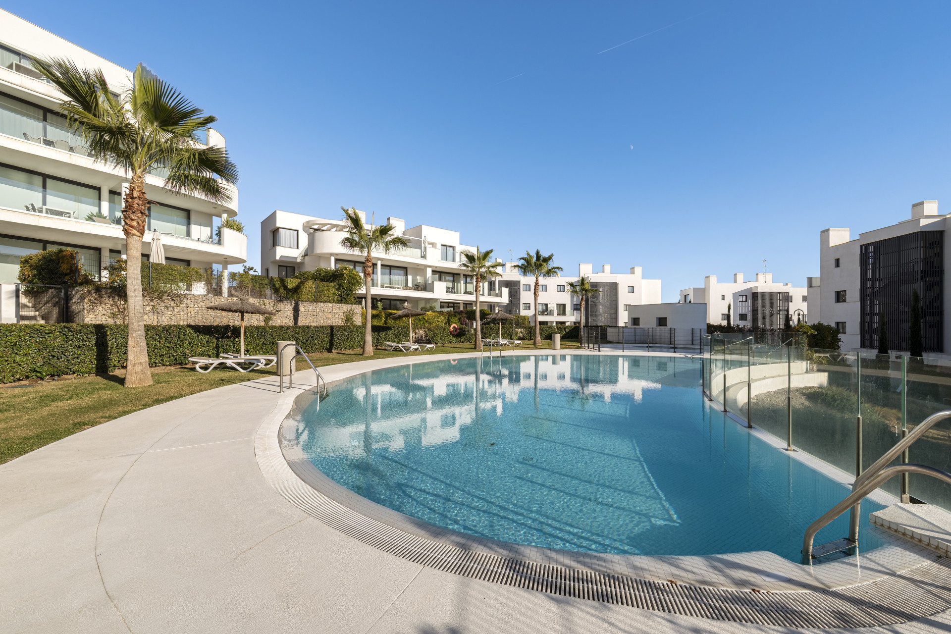 Ground Floor Apartment with Pool Views in Reserva del Higueron, Fuengirola — El Higueron