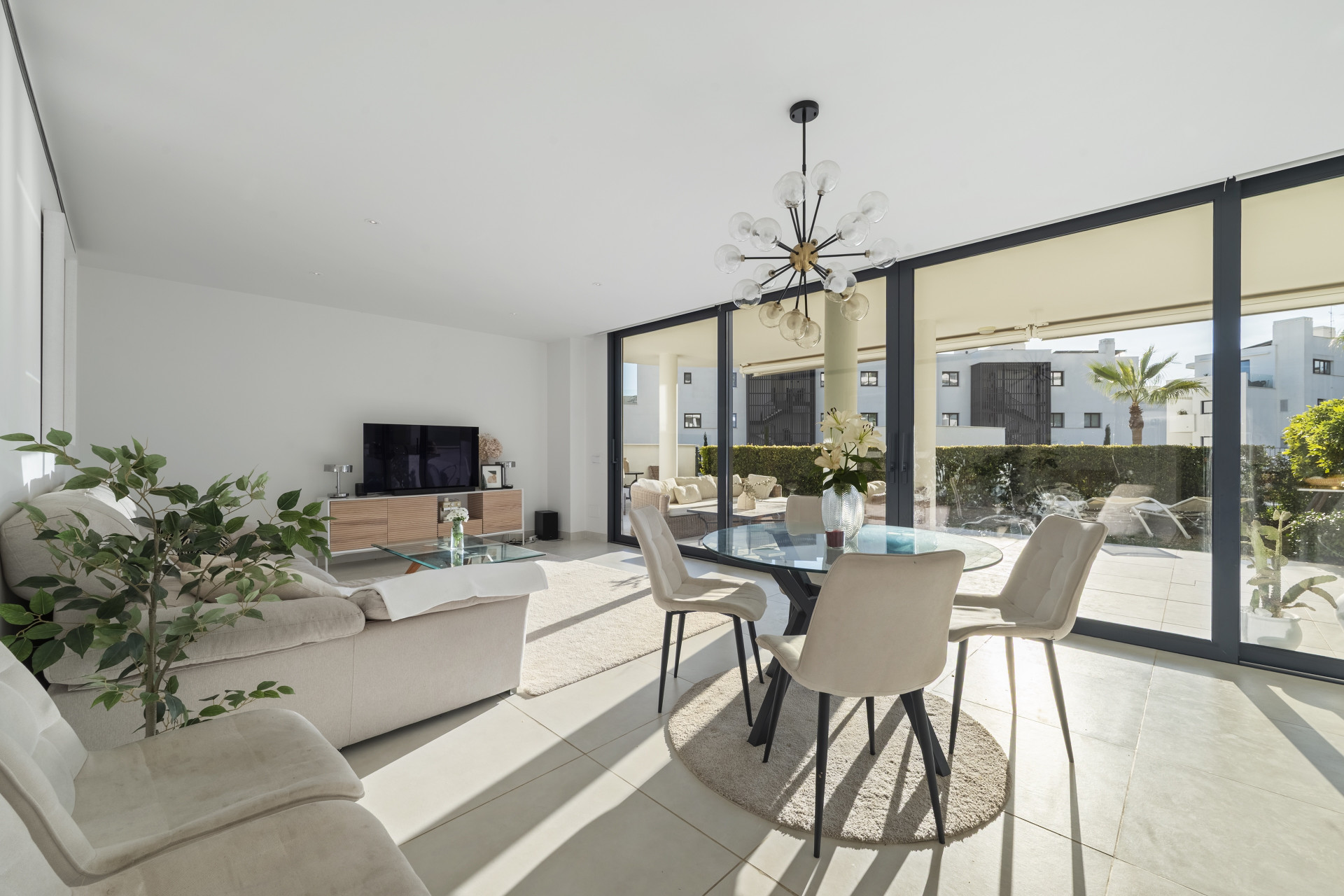 Ground Floor Apartment with Pool Views in Reserva del Higueron, Fuengirola — El Higueron