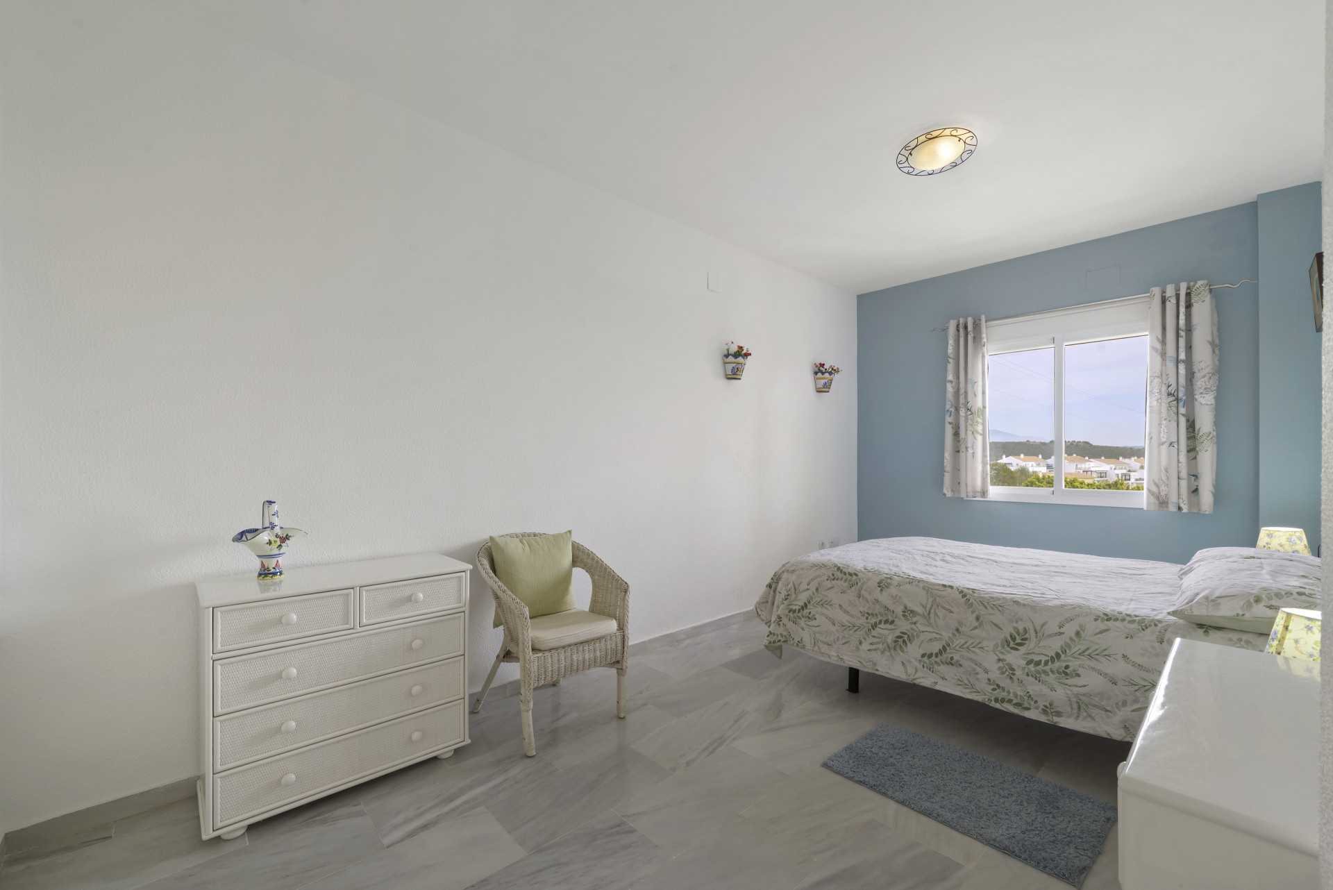 2-Bed Frontline Golf Apartment with Pool Views, Miraflores Golf — Miraflores Golf