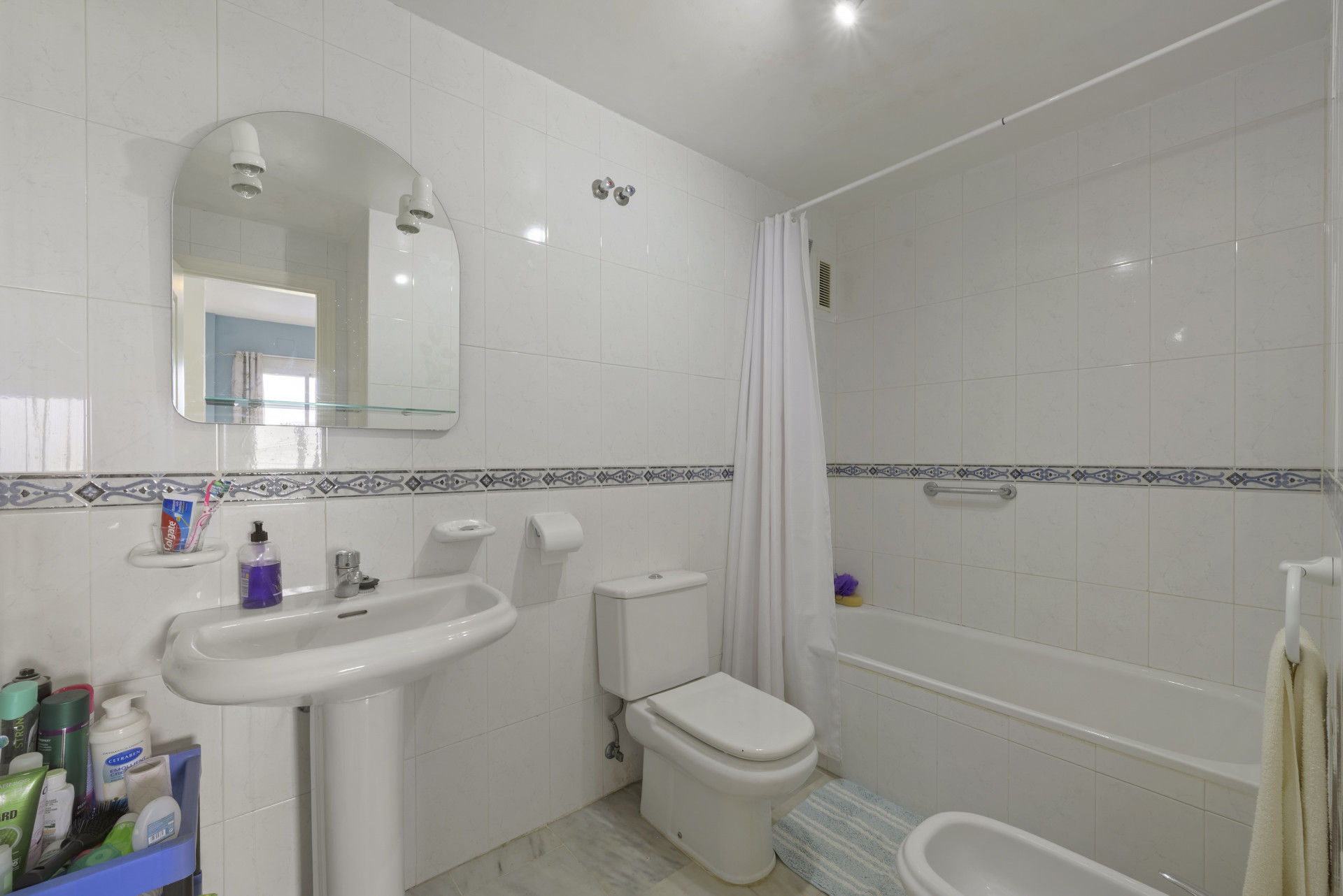 2-Bed Frontline Golf Apartment with Pool Views, Miraflores Golf — Miraflores Golf