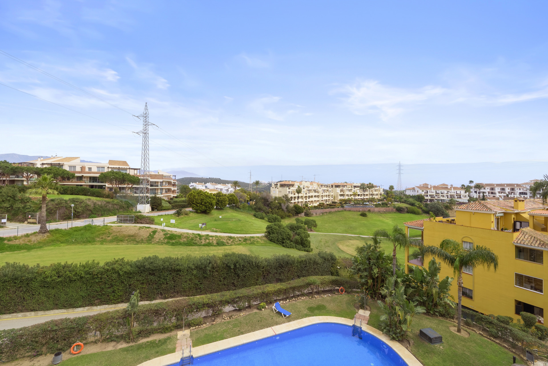 2-Bed Frontline Golf Apartment with Pool Views, Miraflores Golf — Miraflores Golf