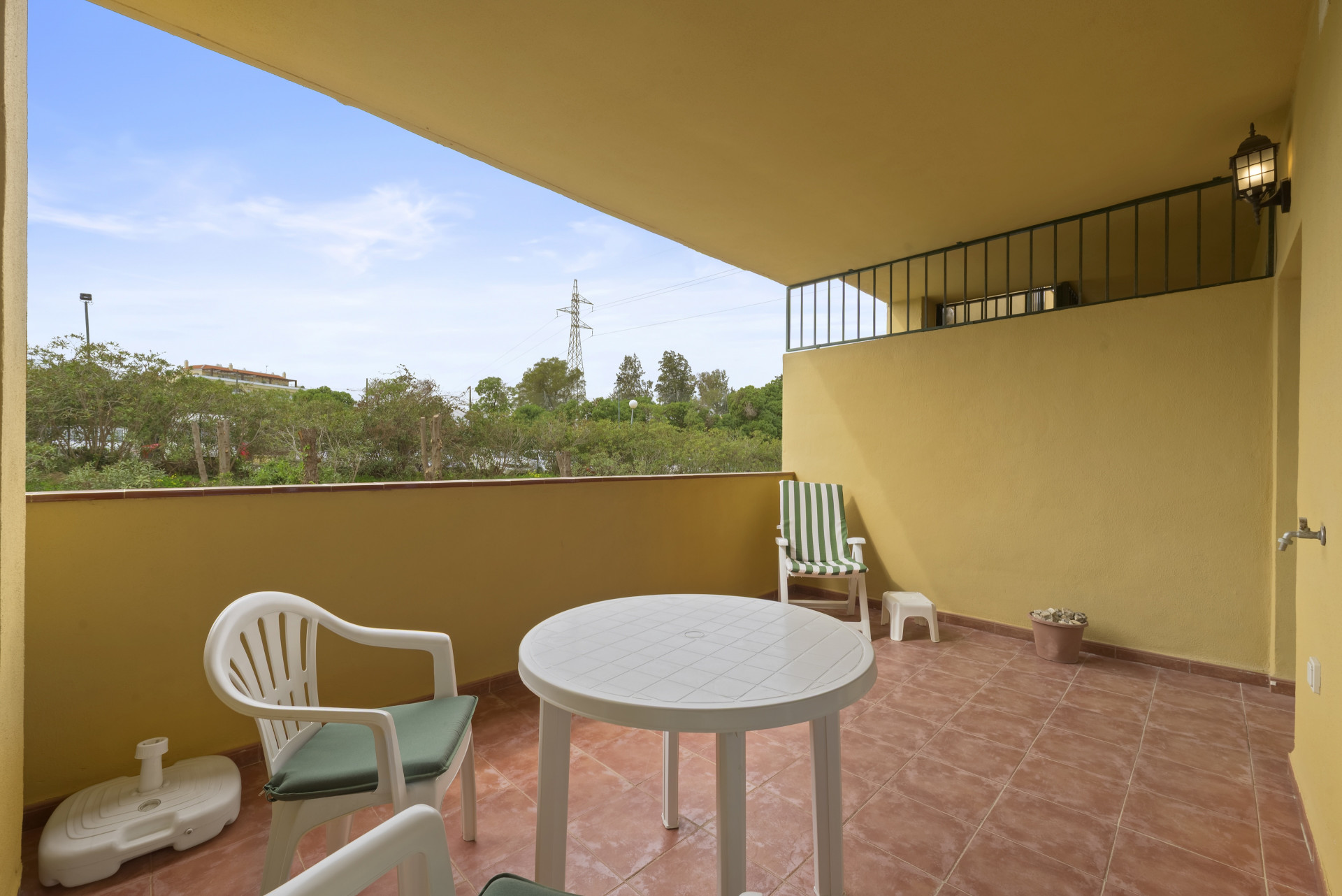2-Bed Frontline Golf Apartment with Pool Views, Miraflores Golf — Miraflores Golf