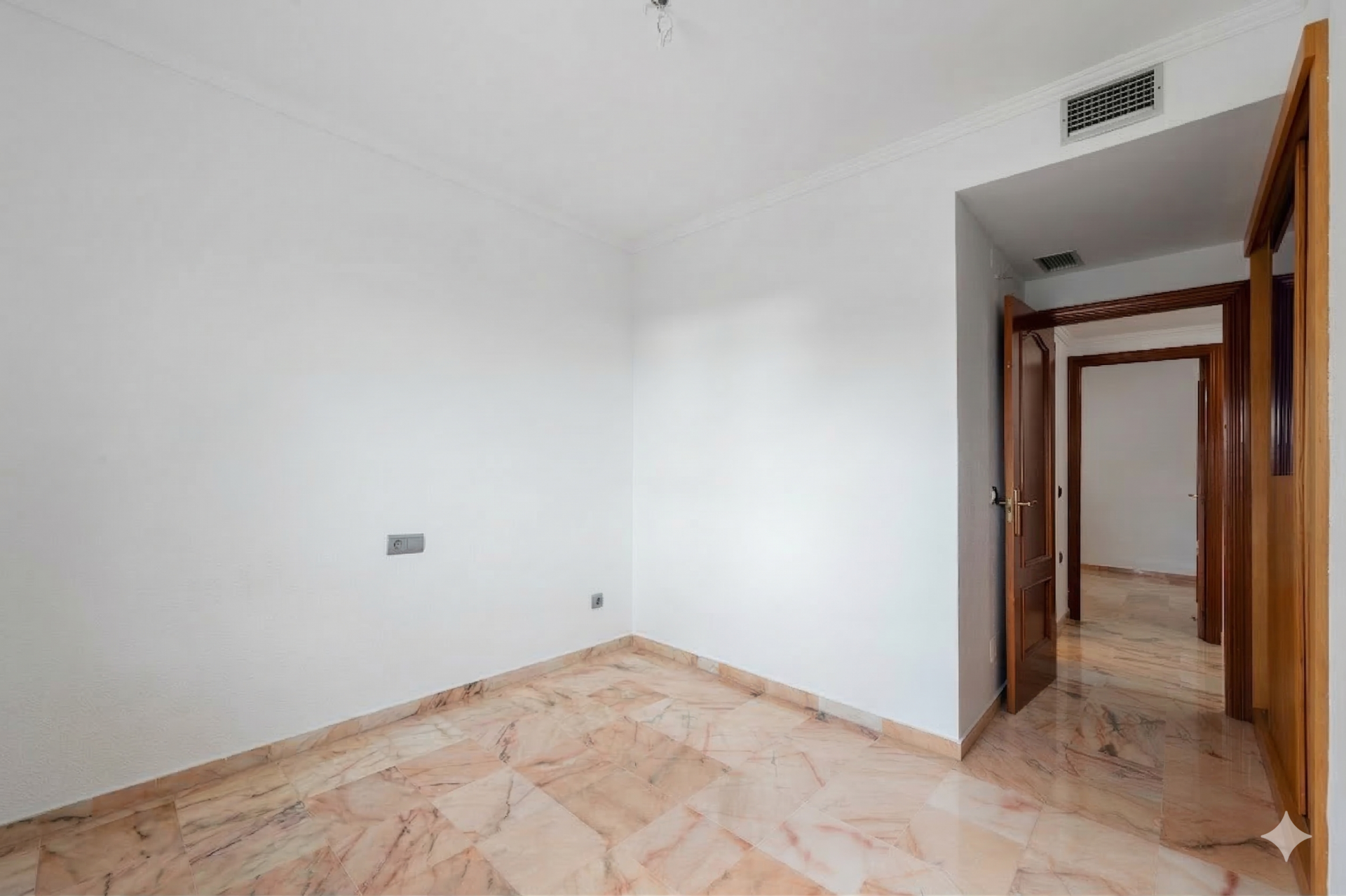 Sea-View 3-Bed Apartment with Terrace, Torrequebrada, Benalmadena — Benalmadena Costa