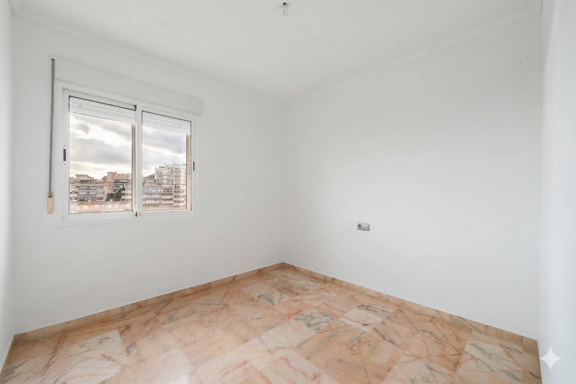 Sea-View 3-Bed Apartment with Terrace, Torrequebrada, Benalmadena — Benalmadena Costa
