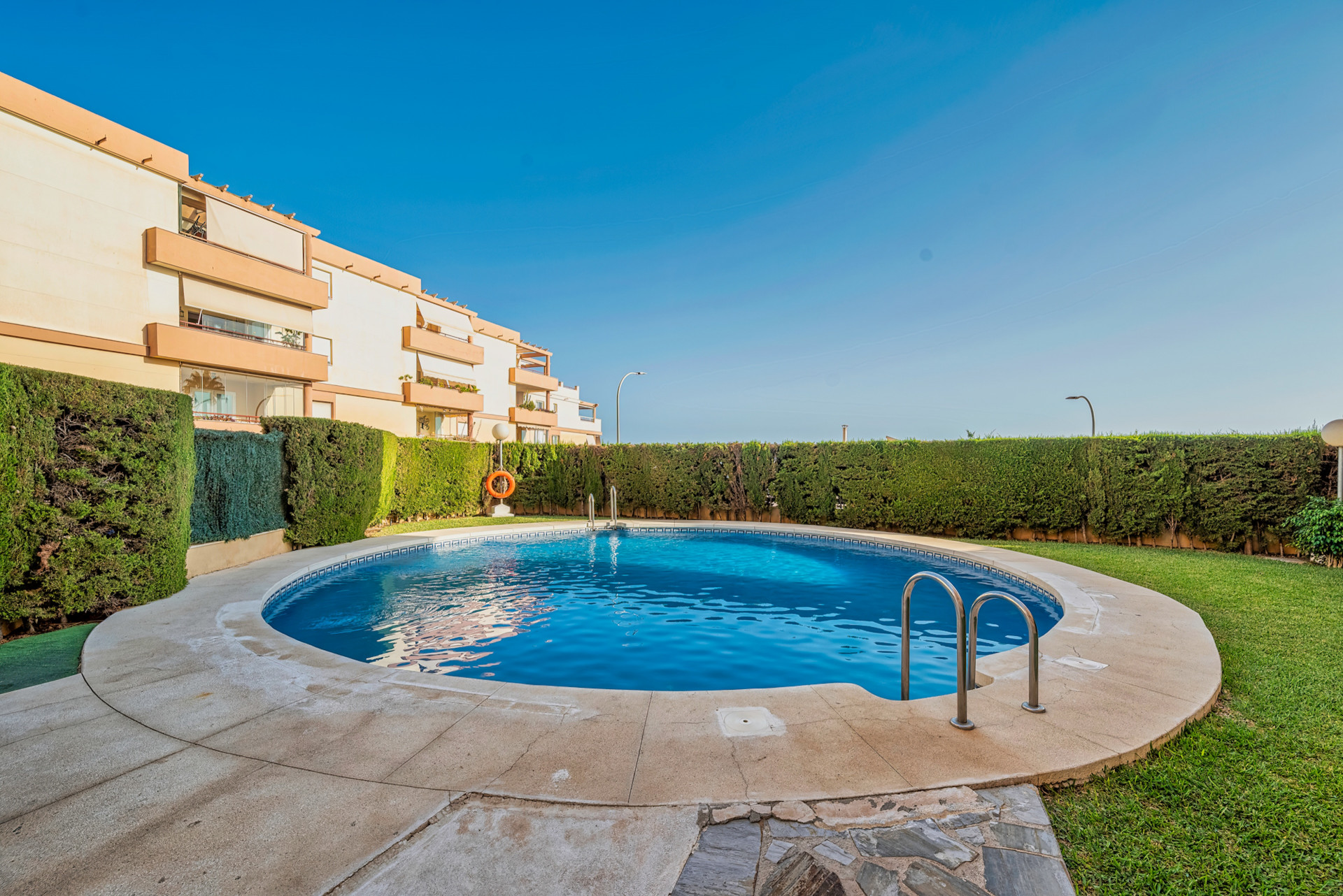 Sea-View 3-Bed Apartment with Terrace, Torrequebrada, Benalmadena — Benalmadena Costa