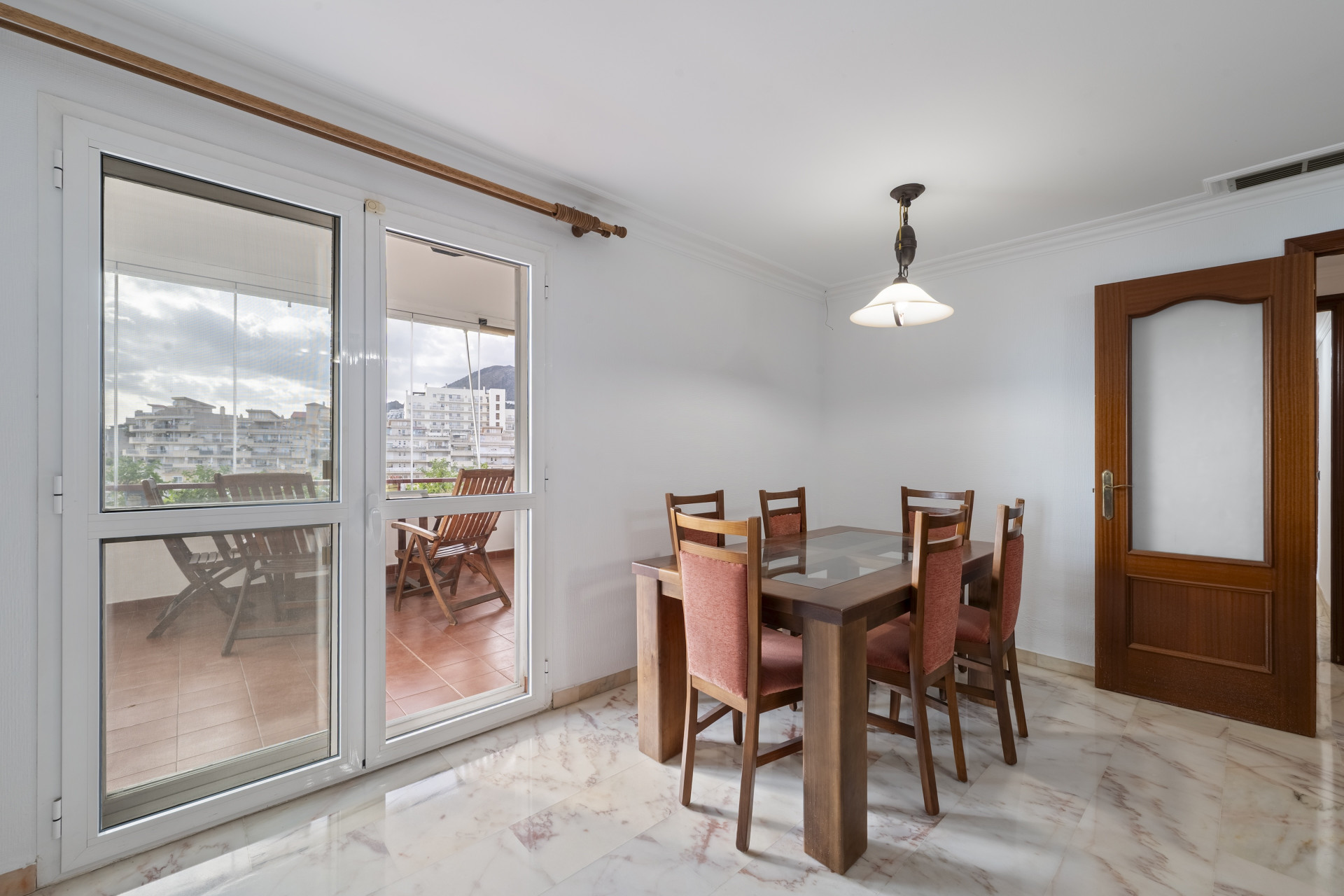 Sea-View 3-Bed Apartment with Terrace, Torrequebrada, Benalmadena — Benalmadena Costa