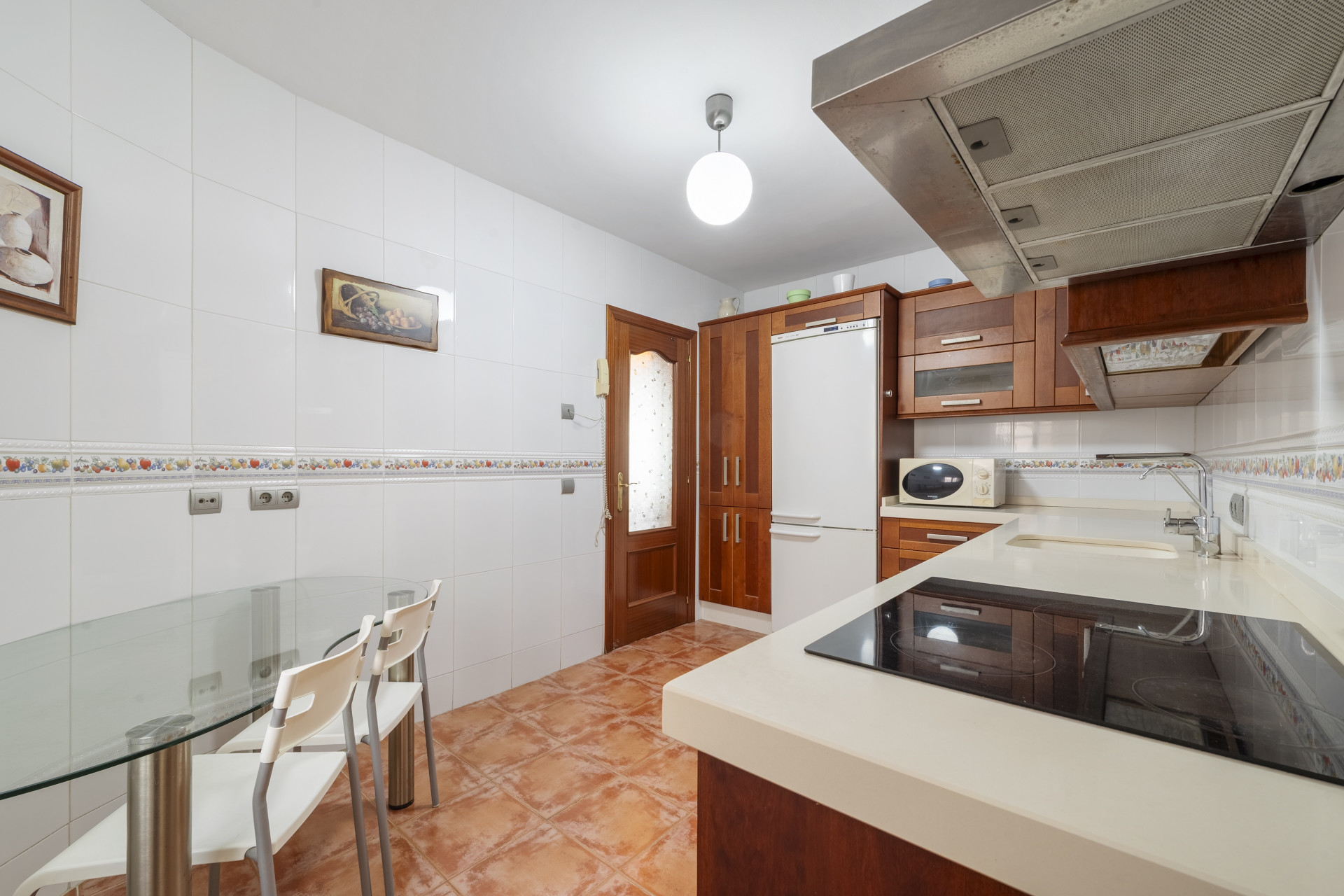 Sea-View 3-Bed Apartment with Terrace, Torrequebrada, Benalmadena — Benalmadena Costa