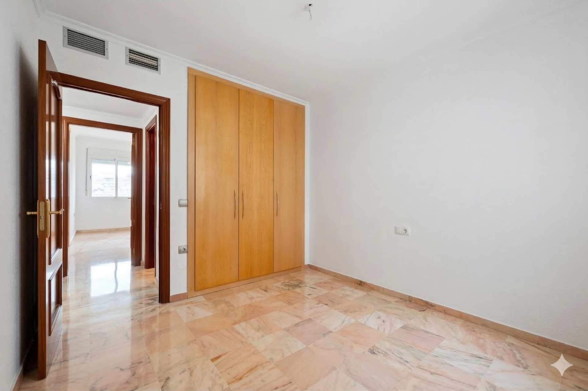 Sea-View 3-Bed Apartment with Terrace, Torrequebrada, Benalmadena — Benalmadena Costa
