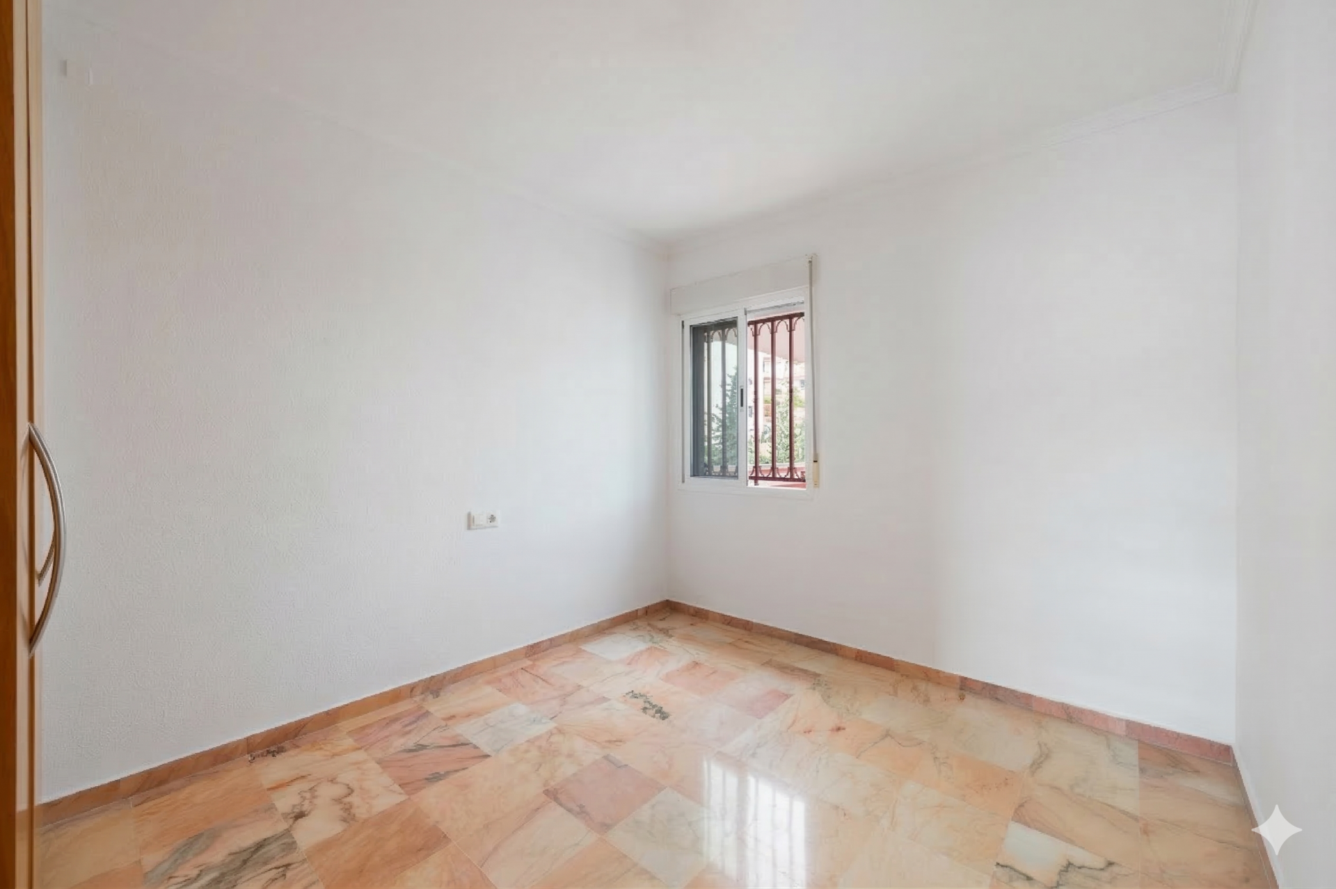 Sea-View 3-Bed Apartment with Terrace, Torrequebrada, Benalmadena — Benalmadena Costa