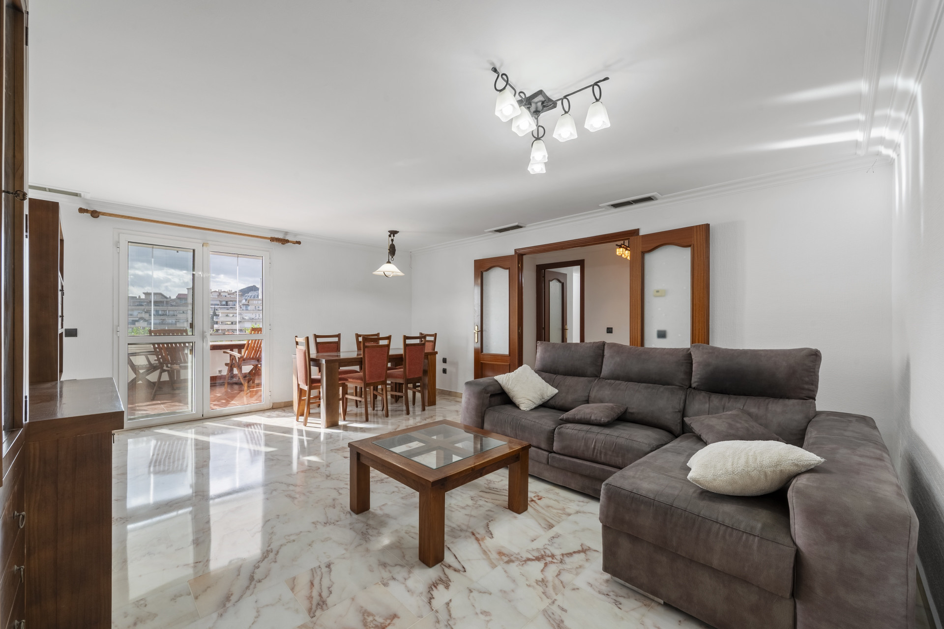 Sea-View 3-Bed Apartment with Terrace, Torrequebrada, Benalmadena — Benalmadena Costa