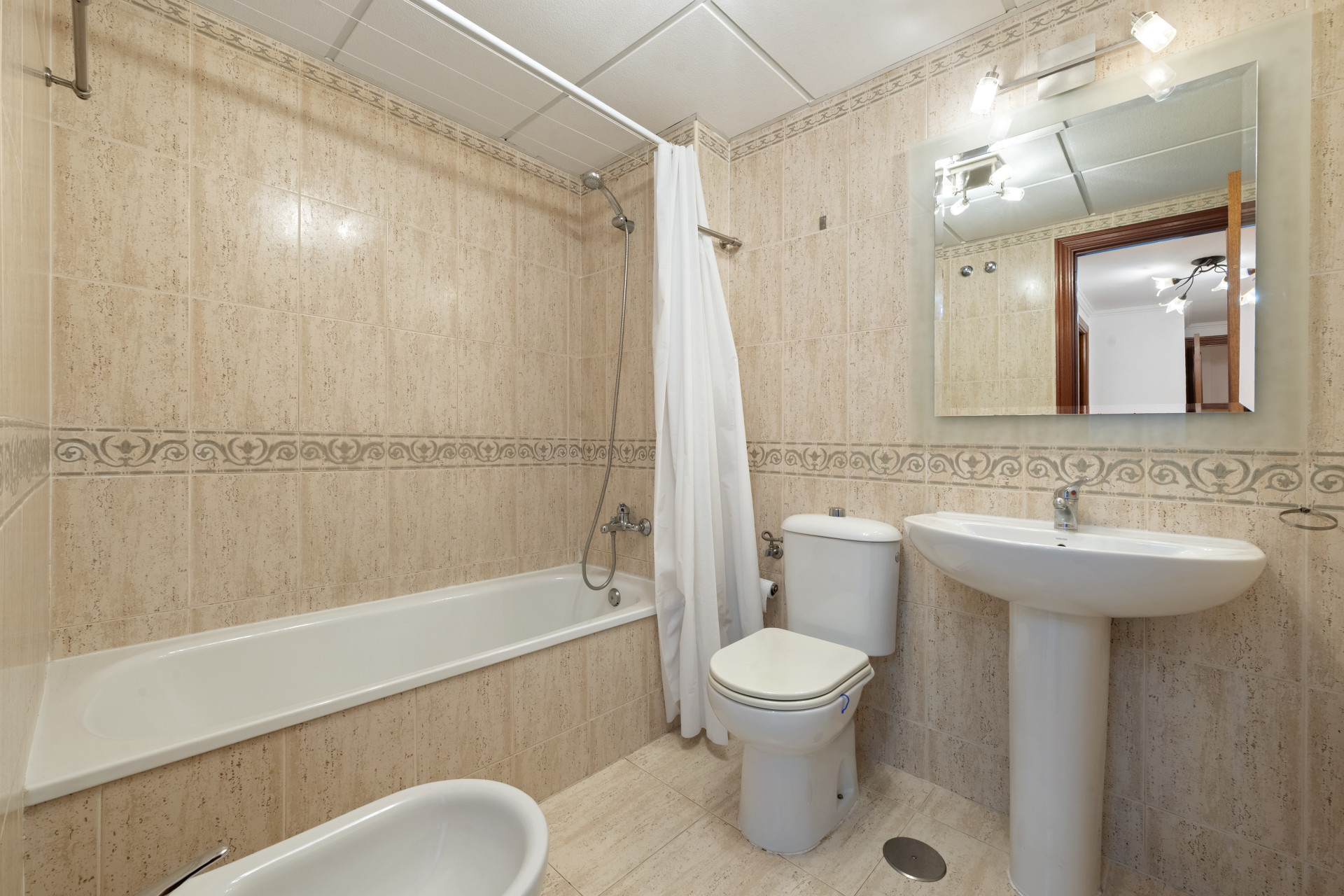 Sea-View 3-Bed Apartment with Terrace, Torrequebrada, Benalmadena — Benalmadena Costa