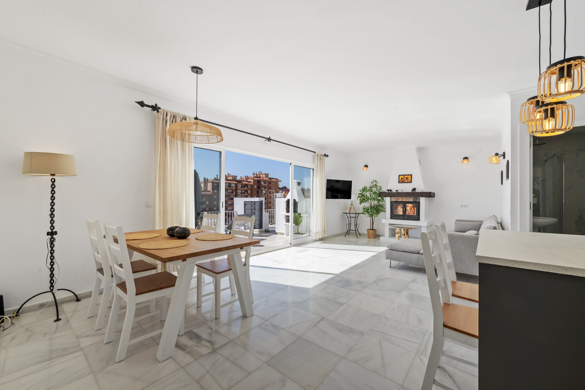 Detached Villa with Two Apartments & Sea Views, Torreblanca, Fuengirola — Fuengirola