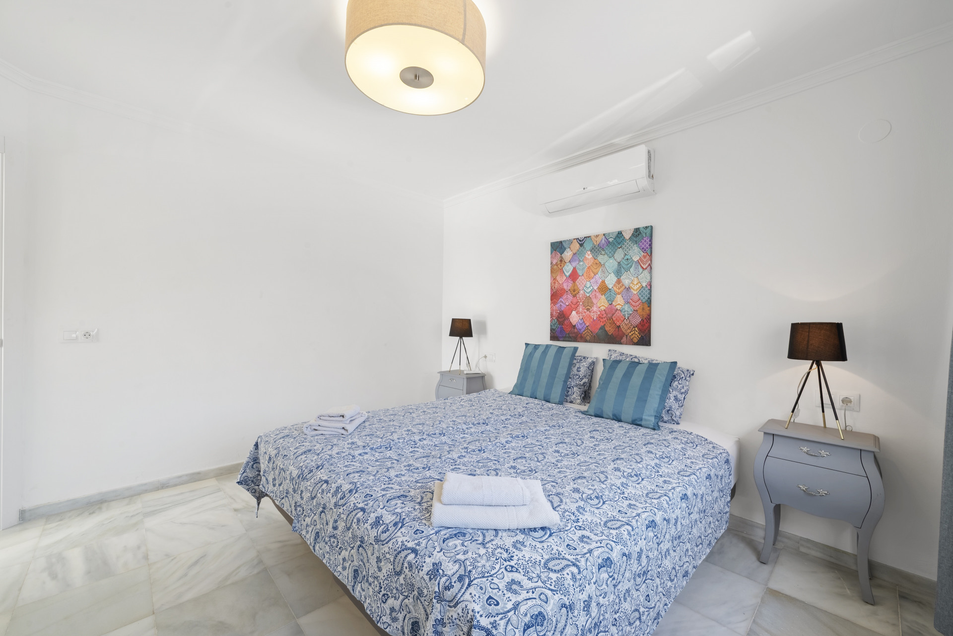 Detached Villa with Two Apartments & Sea Views, Torreblanca, Fuengirola — Fuengirola