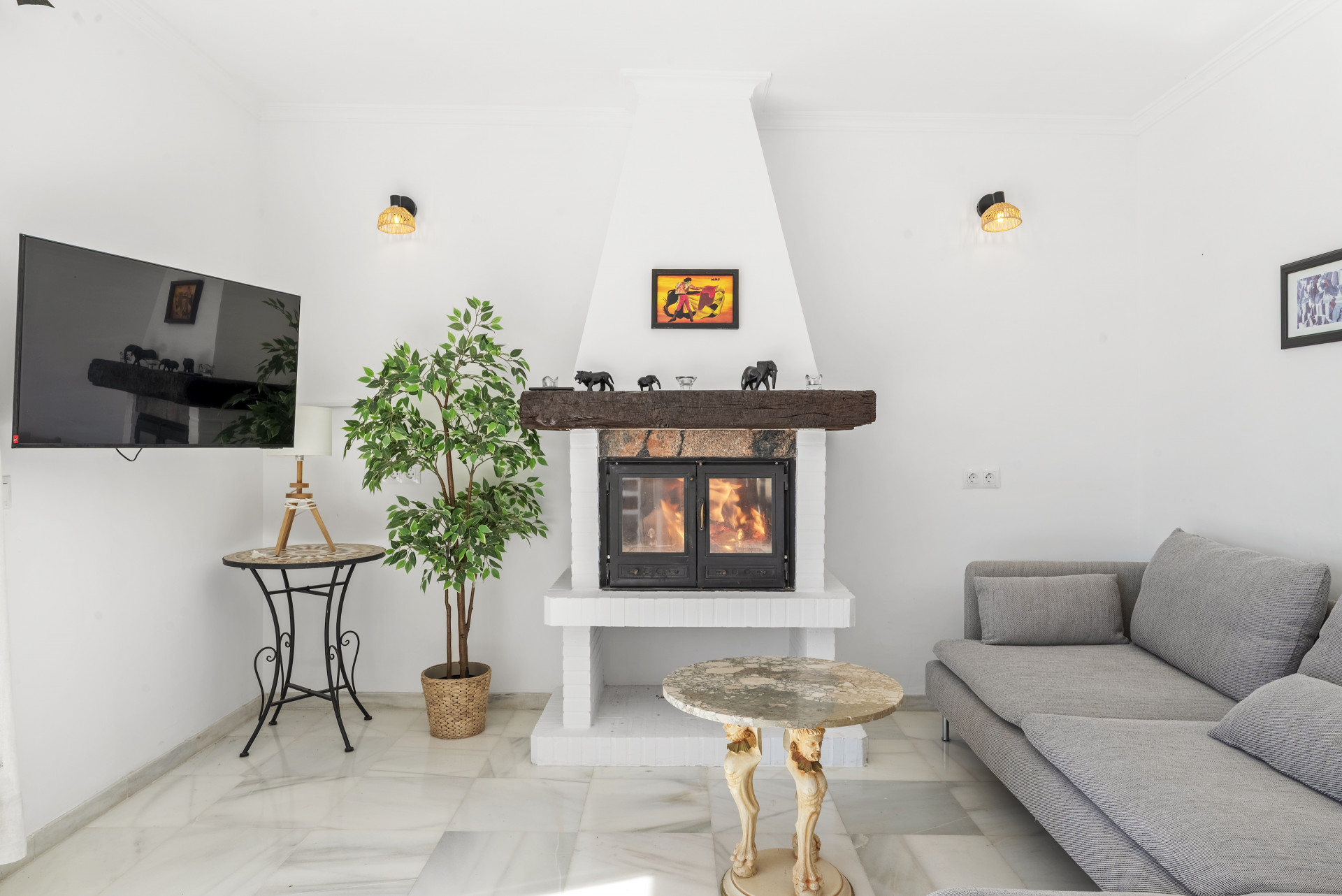 Detached Villa with Two Apartments & Sea Views, Torreblanca, Fuengirola — Fuengirola