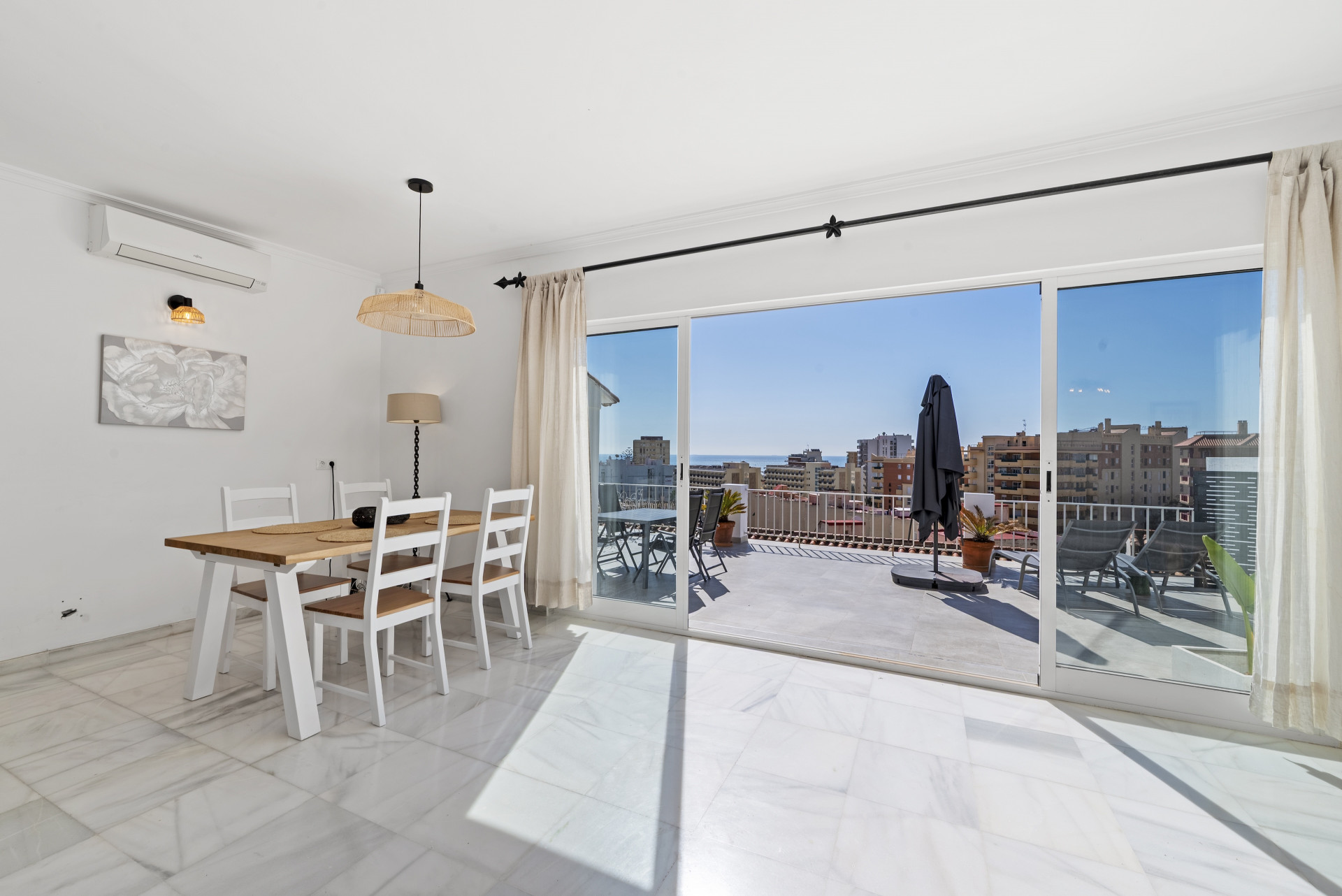 Detached Villa with Two Apartments & Sea Views, Torreblanca, Fuengirola — Fuengirola