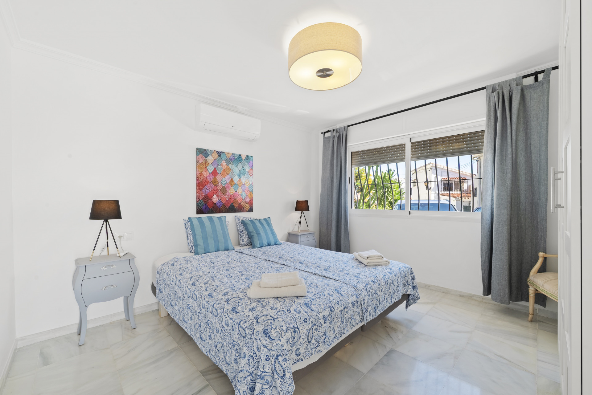 Detached Villa with Two Apartments & Sea Views, Torreblanca, Fuengirola — Fuengirola