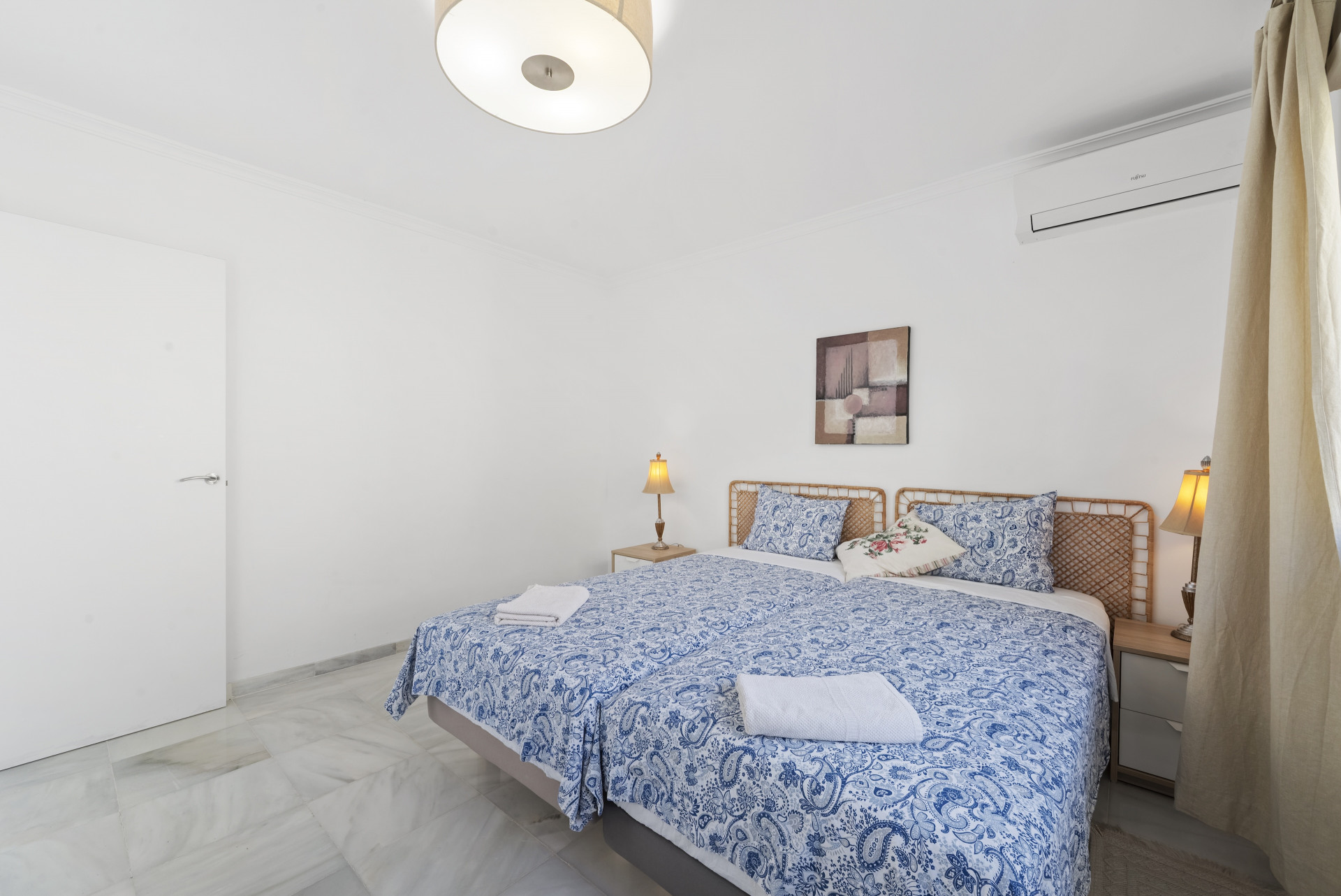 Detached Villa with Two Apartments & Sea Views, Torreblanca, Fuengirola — Fuengirola