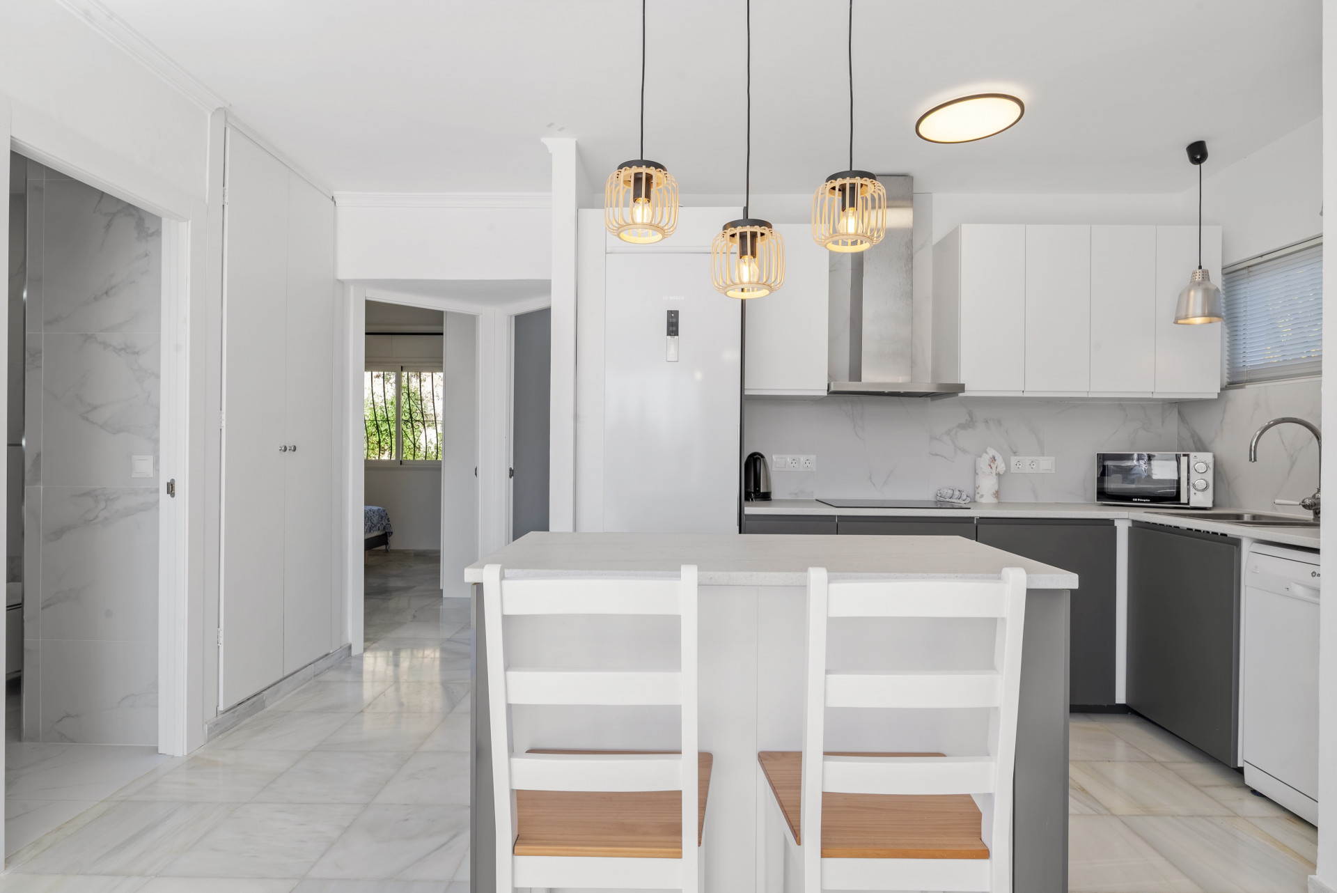 Detached Villa with Two Apartments & Sea Views, Torreblanca, Fuengirola — Fuengirola