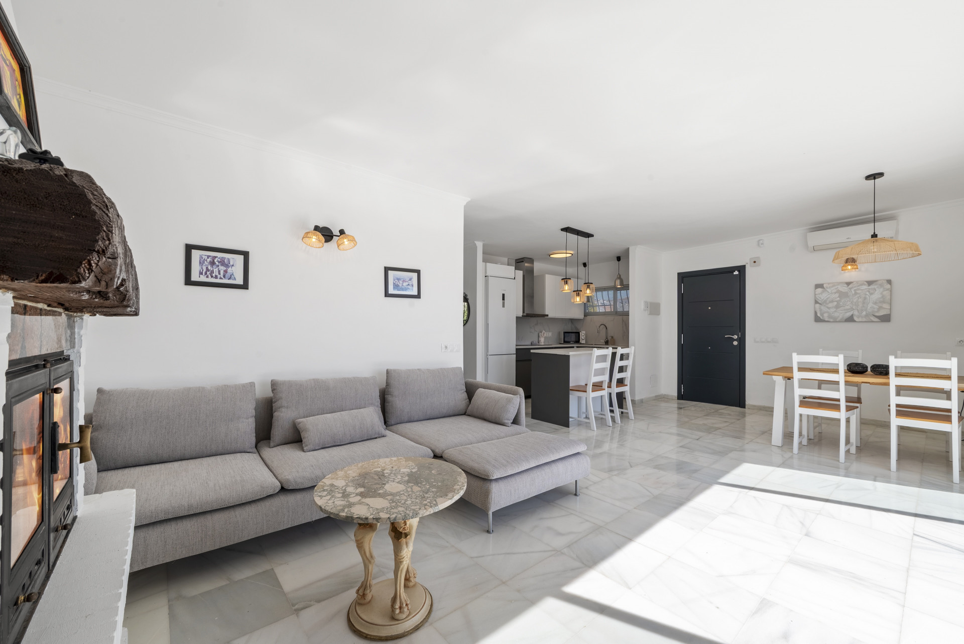 Detached Villa with Two Apartments & Sea Views, Torreblanca, Fuengirola — Fuengirola