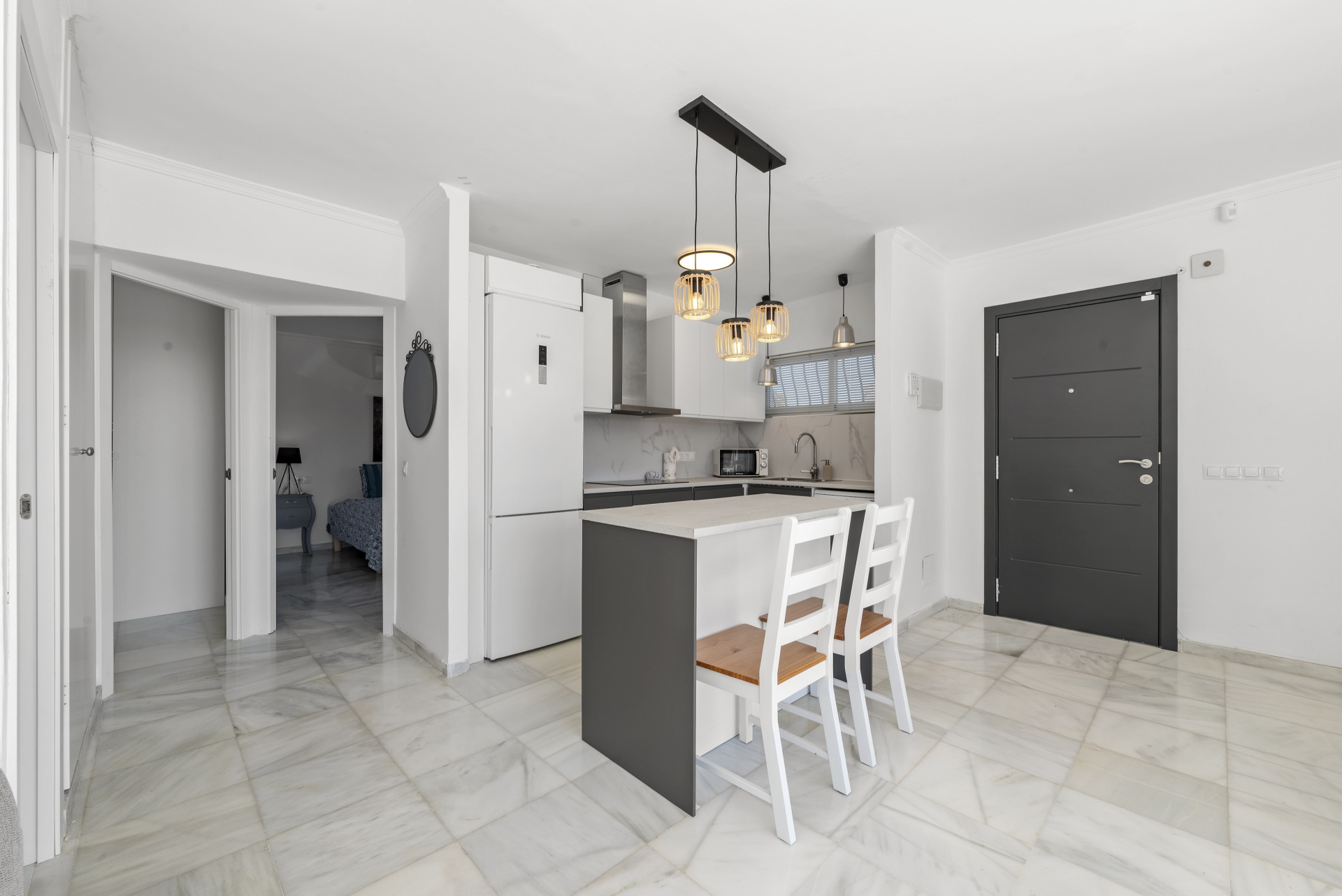 Detached Villa with Two Apartments & Sea Views, Torreblanca, Fuengirola — Fuengirola
