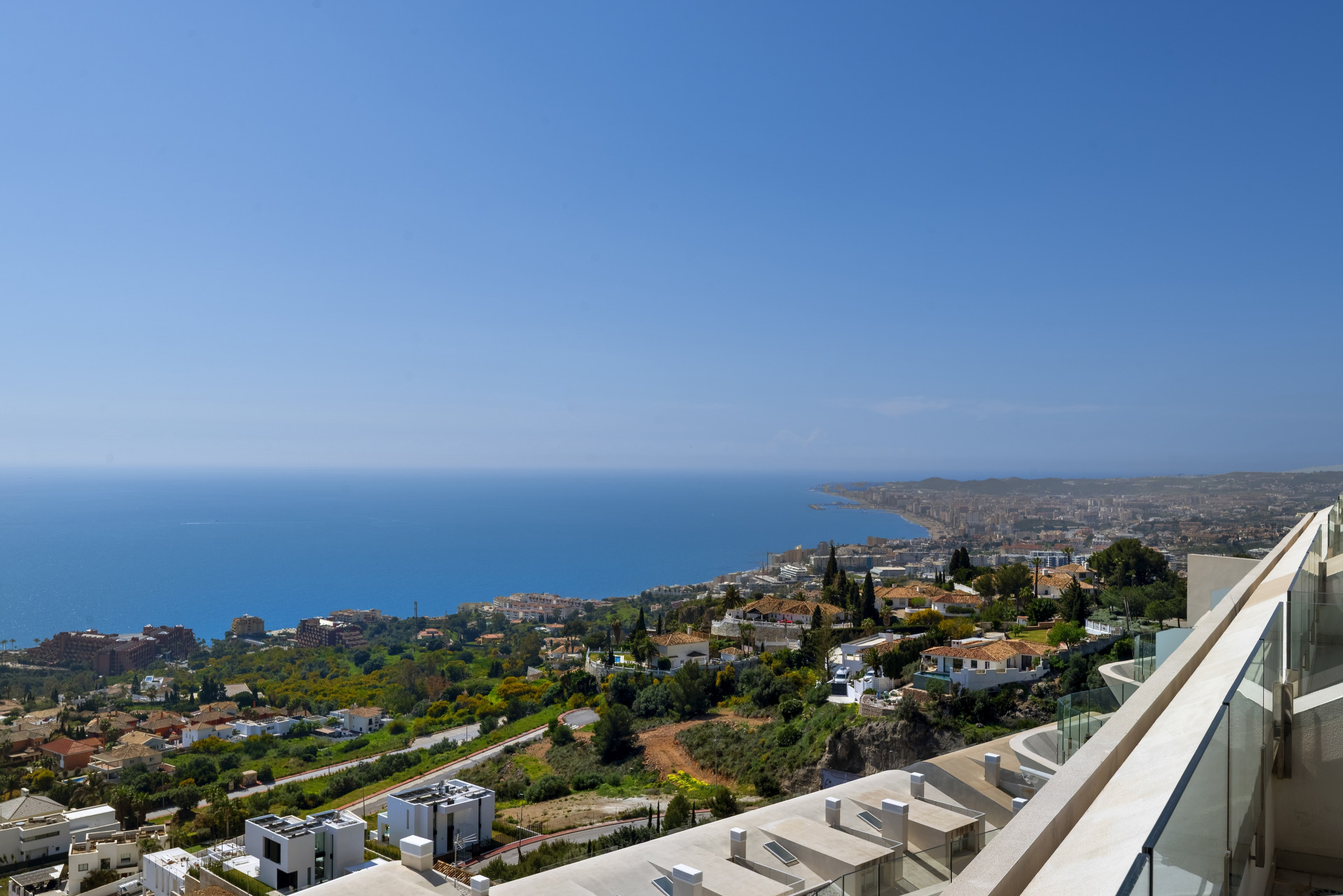 Luxury 3-Bed Duplex Penthouse with Sea Views, Benalmádena — Benalmadena