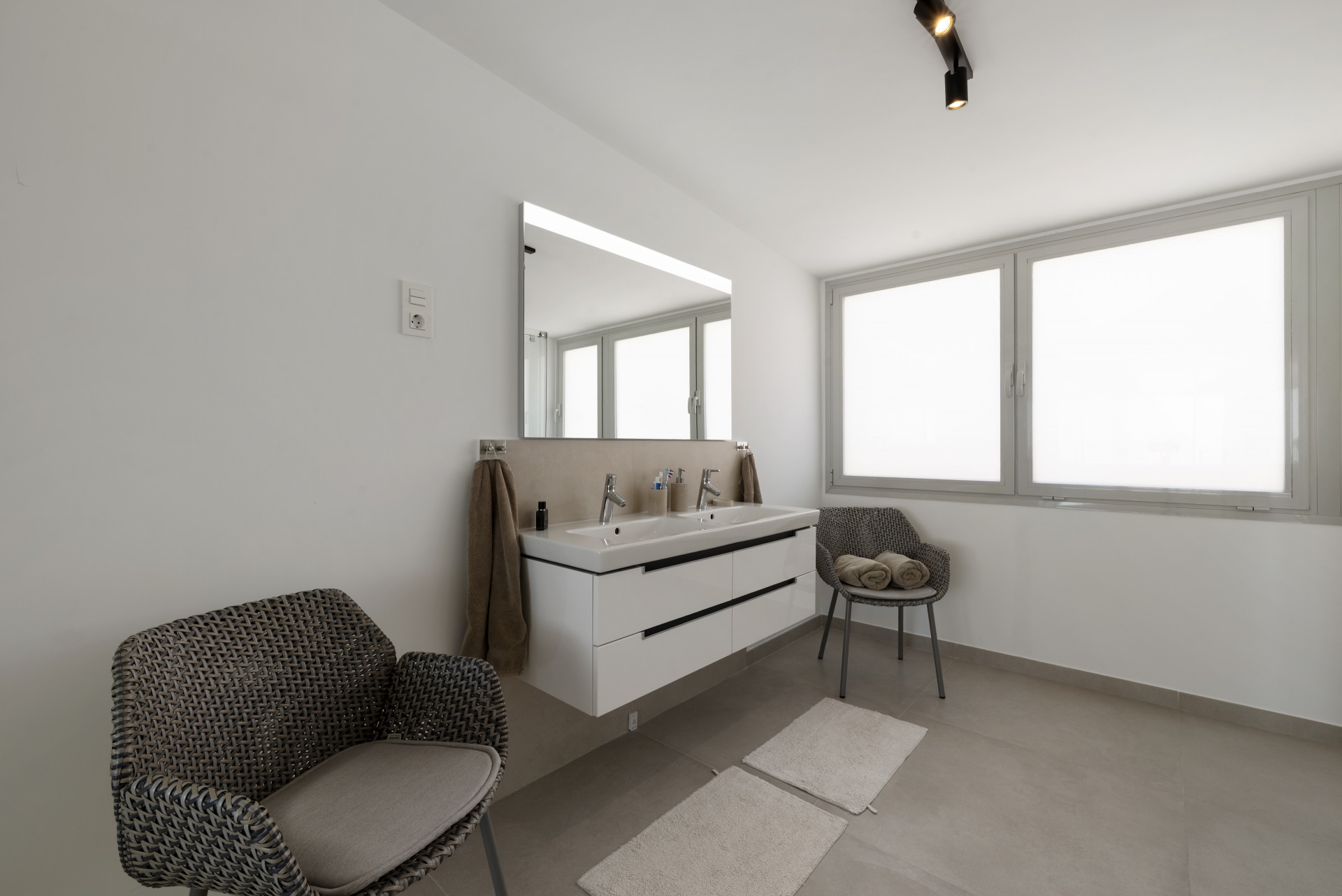Luxury 3-Bed Duplex Penthouse with Sea Views, Benalmádena — Benalmadena