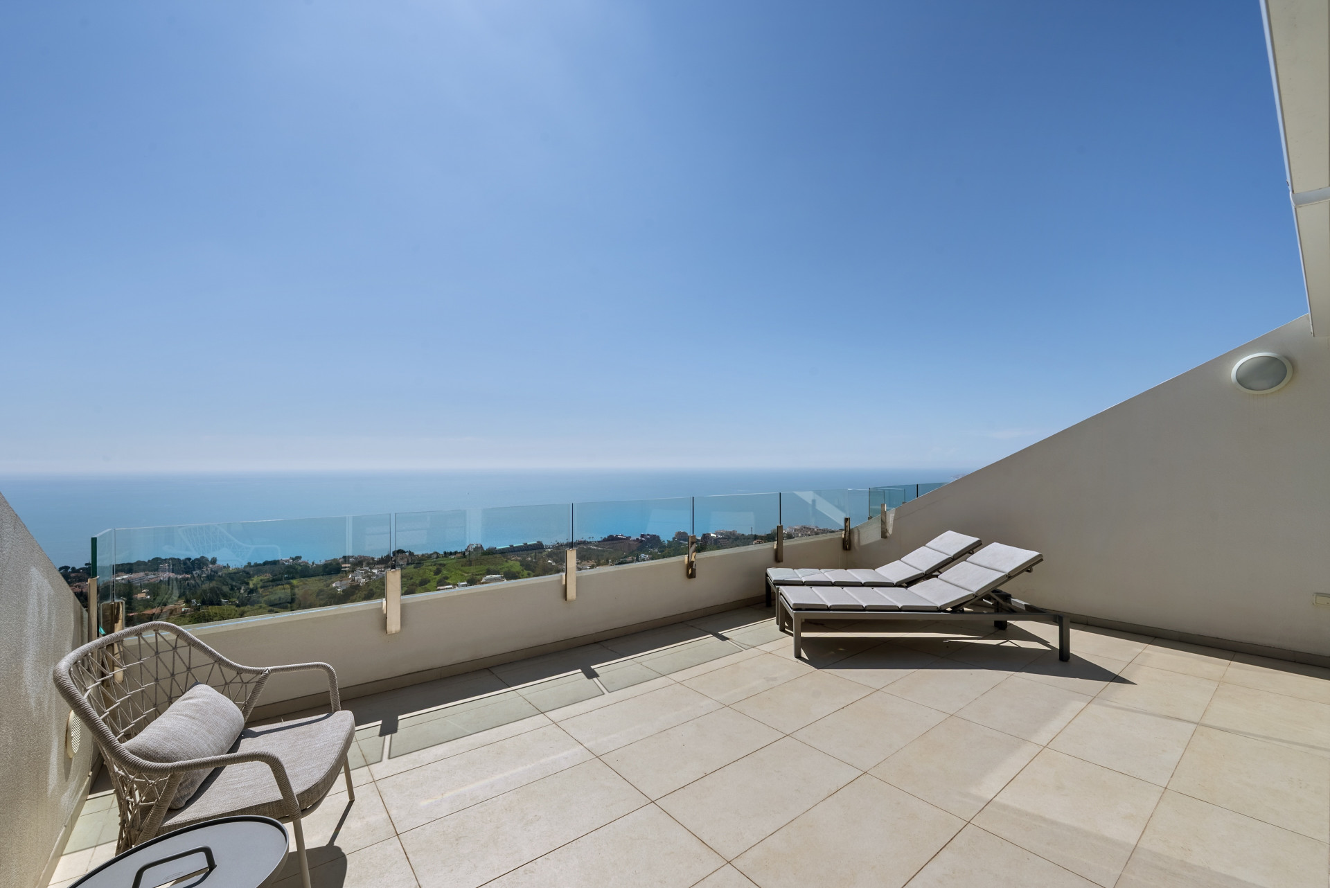 Luxury 3-Bed Duplex Penthouse with Sea Views, Benalmádena — Benalmadena