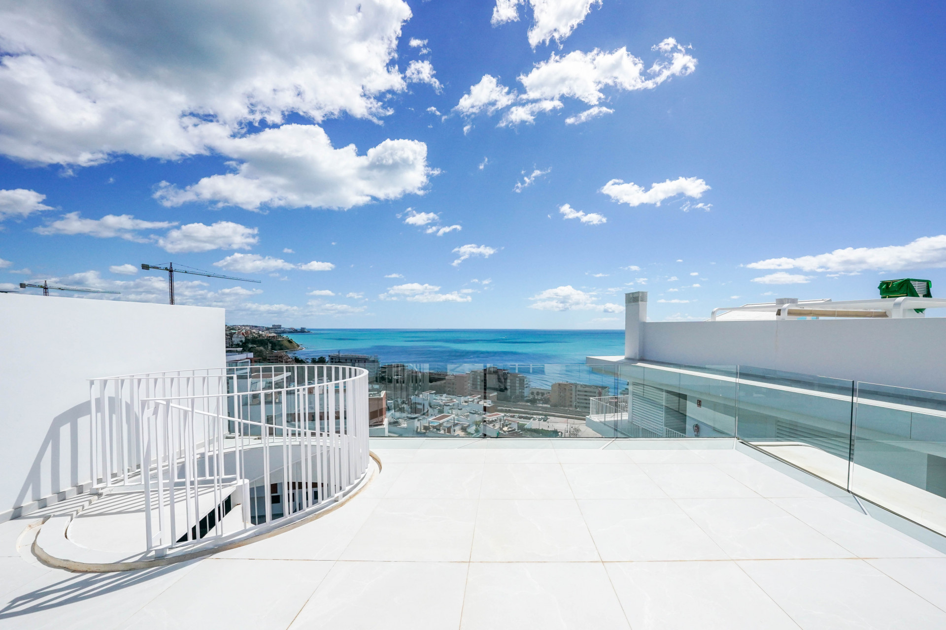 Sea-View Penthouse with Solarium & Jacuzzi, La Reserva del Higuerón — Fuengirola