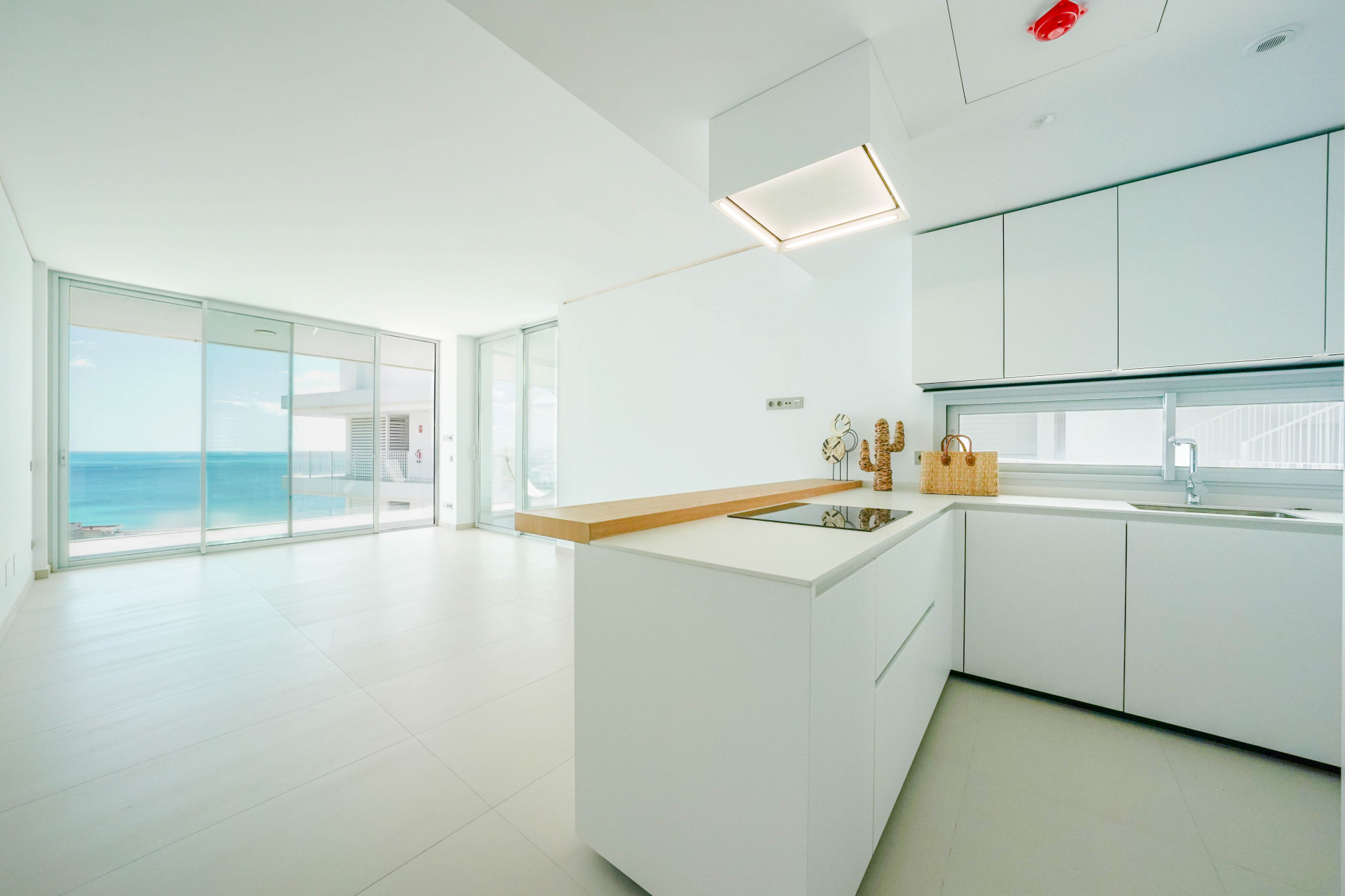 Sea-View Penthouse with Solarium & Jacuzzi, La Reserva del Higuerón — Fuengirola