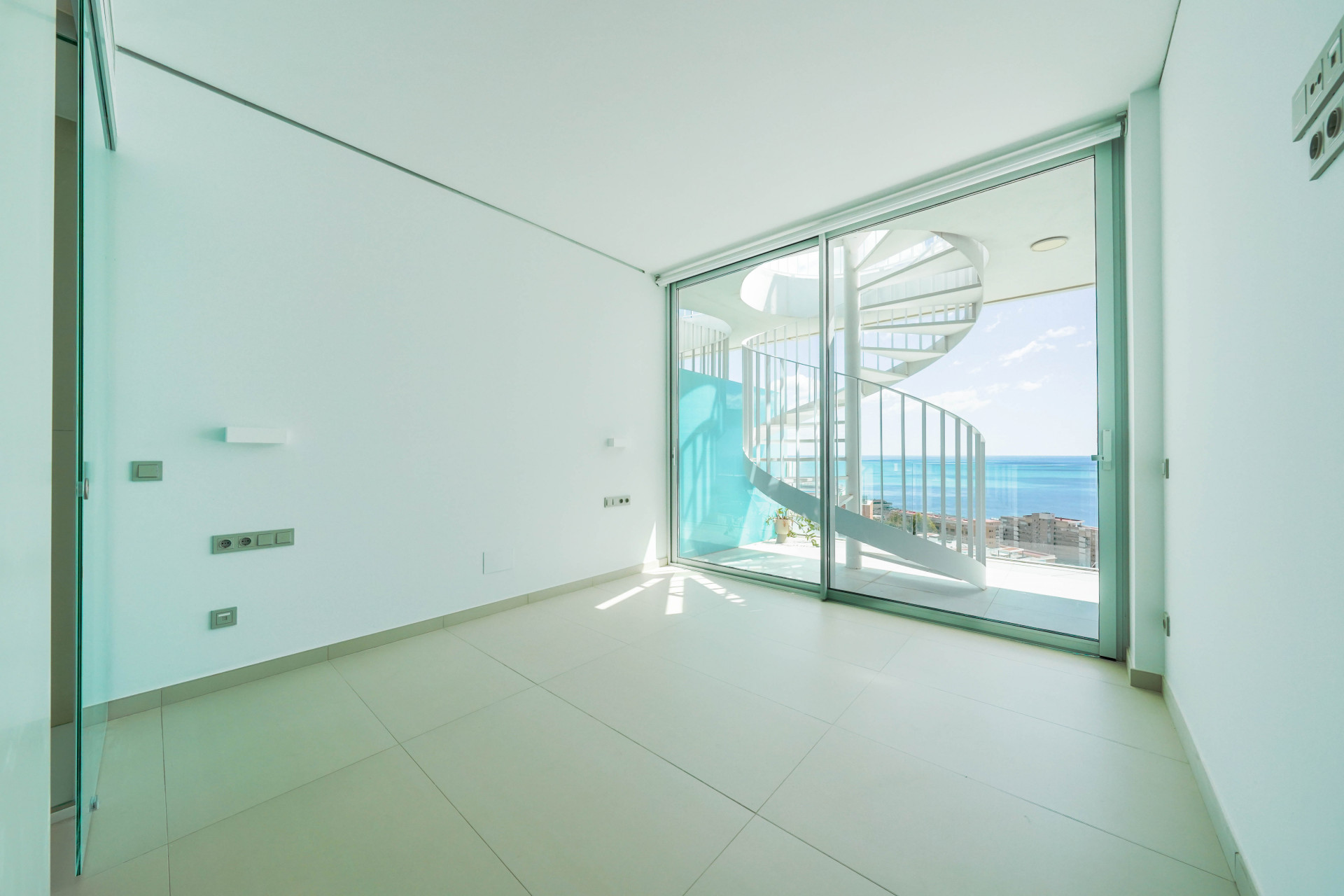 Sea-View Penthouse with Solarium & Jacuzzi, La Reserva del Higuerón — Fuengirola