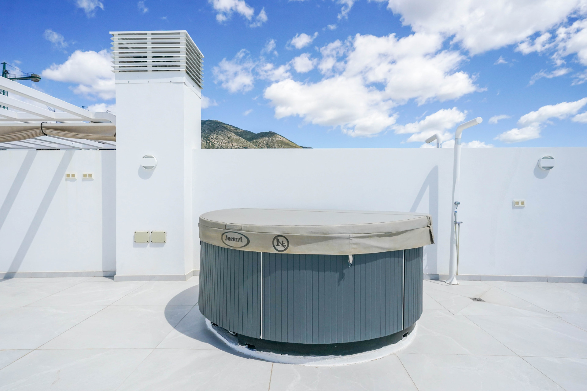 Sea-View Penthouse with Solarium & Jacuzzi, La Reserva del Higuerón — Fuengirola