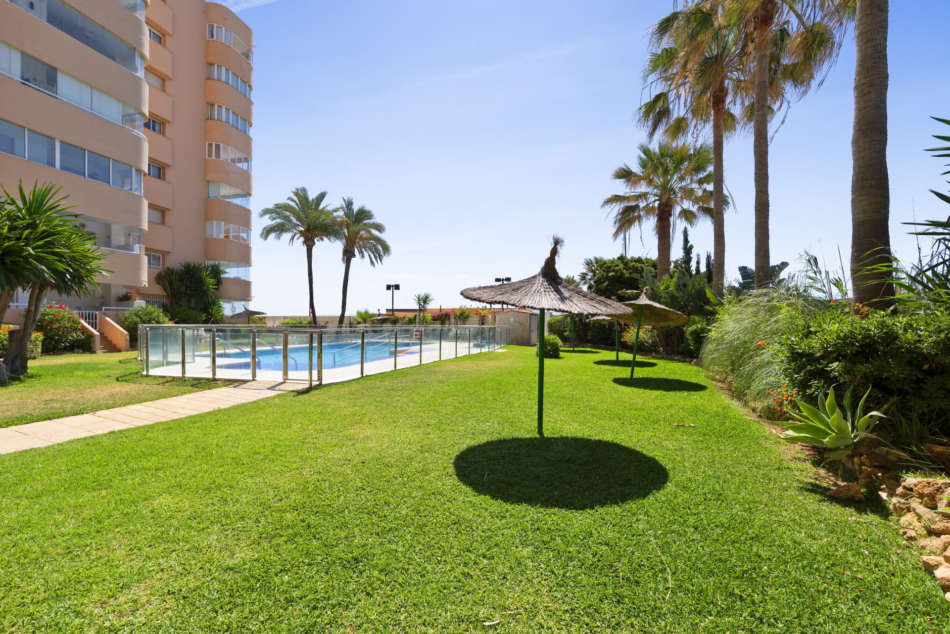 Renovierte Erdgeschosswohnung mit 2 SZ nahe Castillo Sohail, Fuengirola — Fuengirola