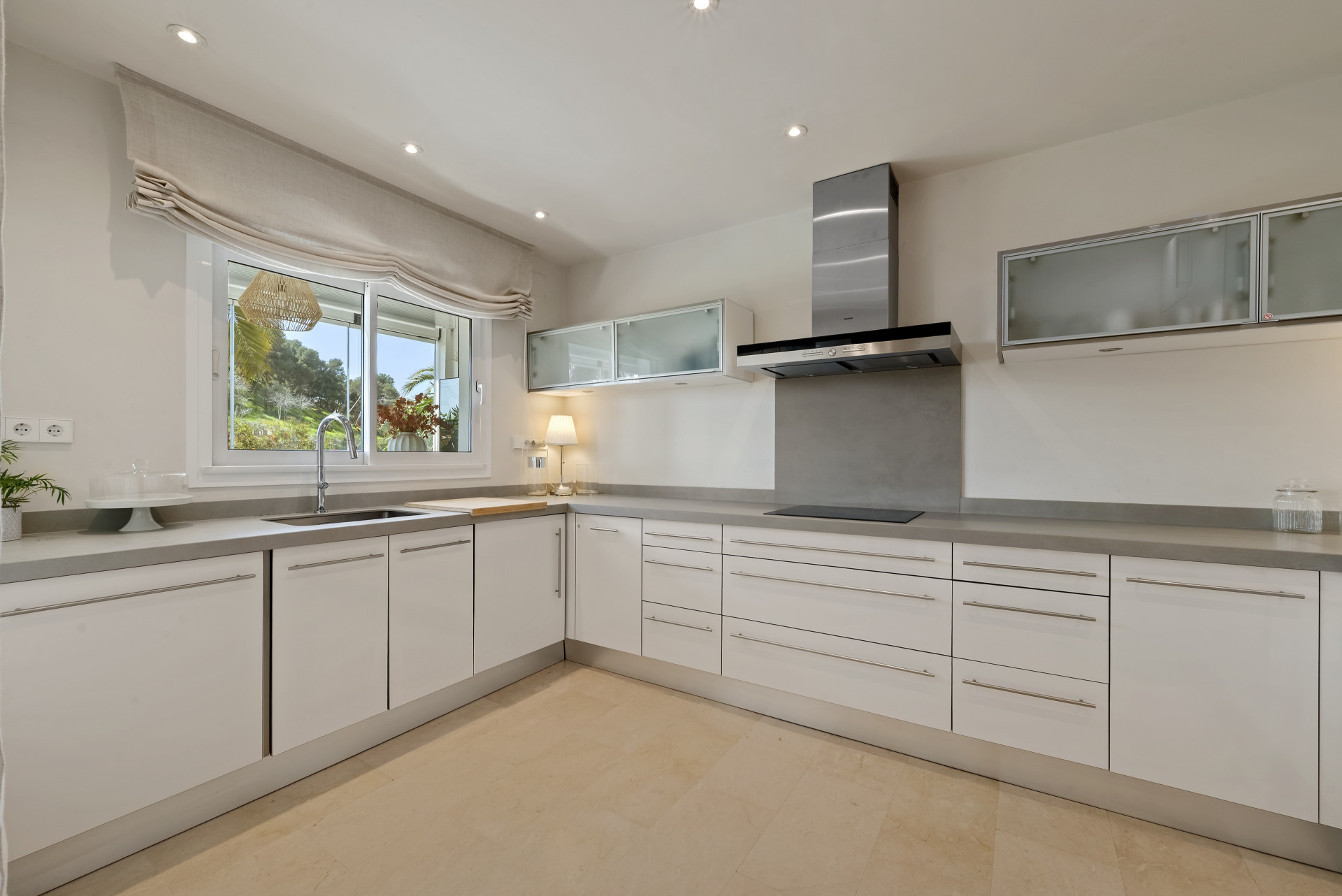 Renovated 2-Bed Ground Floor Apartment Near Sohail Castle, Fuengirola — Fuengirola