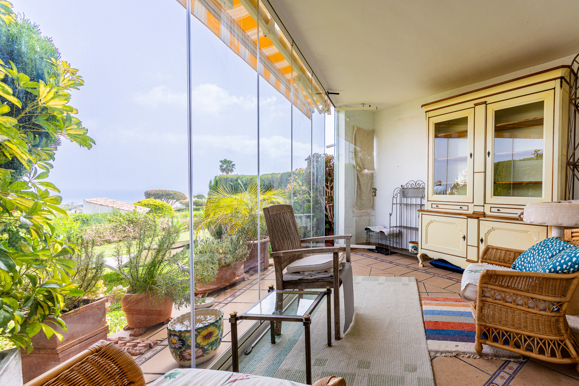 Refurbished 2-Bed Townhouse with Sea Views in Calahonda — Calahonda