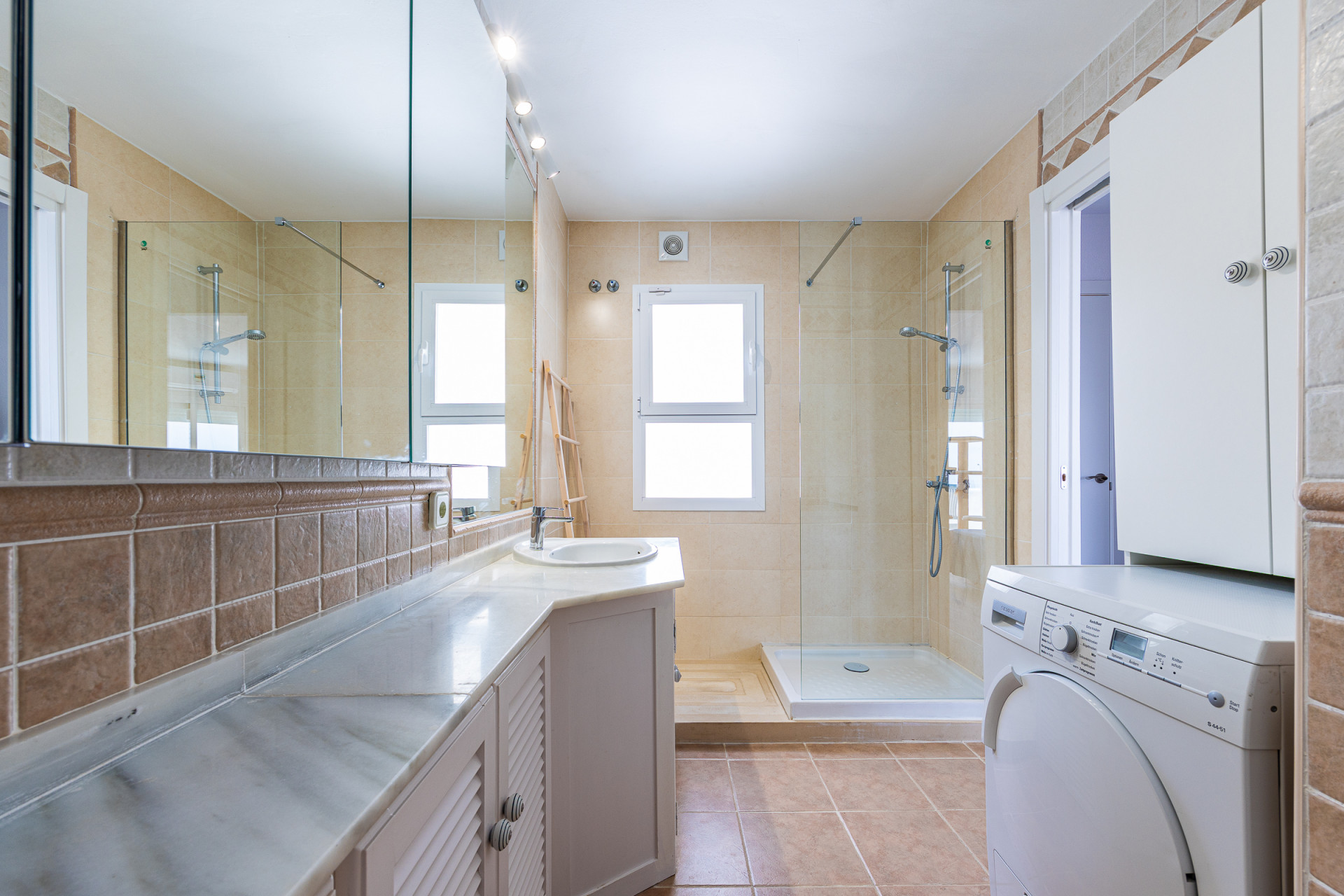 Refurbished 2-Bed Townhouse with Sea Views in Calahonda — Calahonda