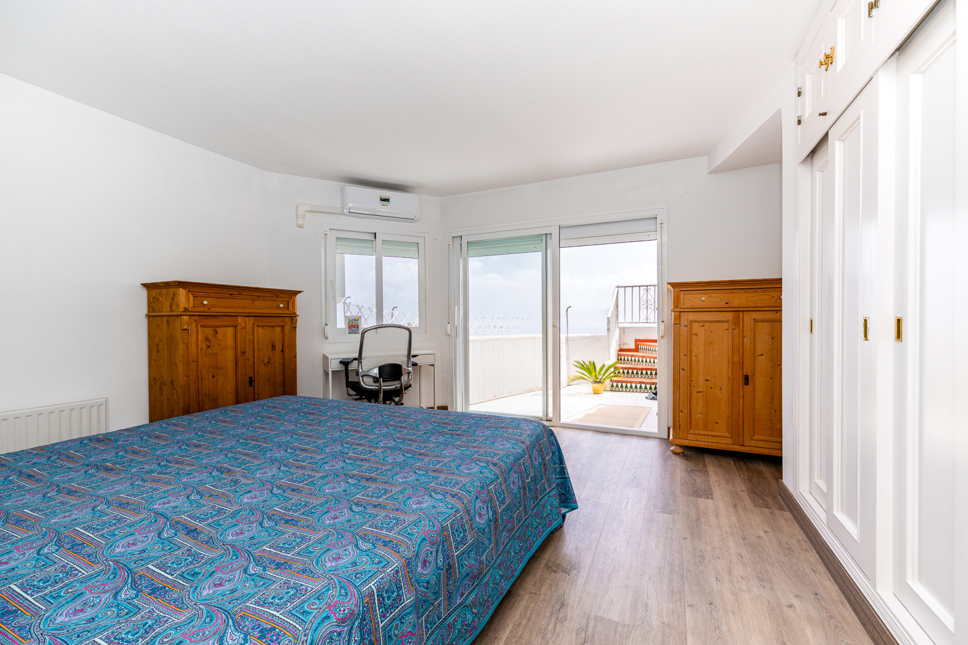 Refurbished 2-Bed Townhouse with Sea Views in Calahonda — Calahonda