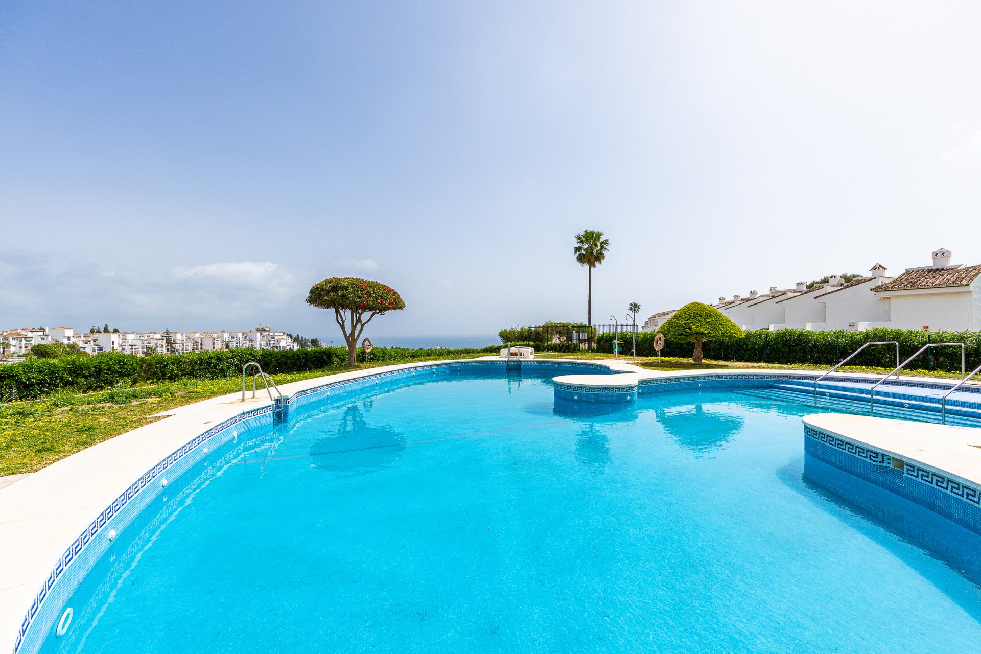 Refurbished 2-Bed Townhouse with Sea Views in Calahonda — Calahonda