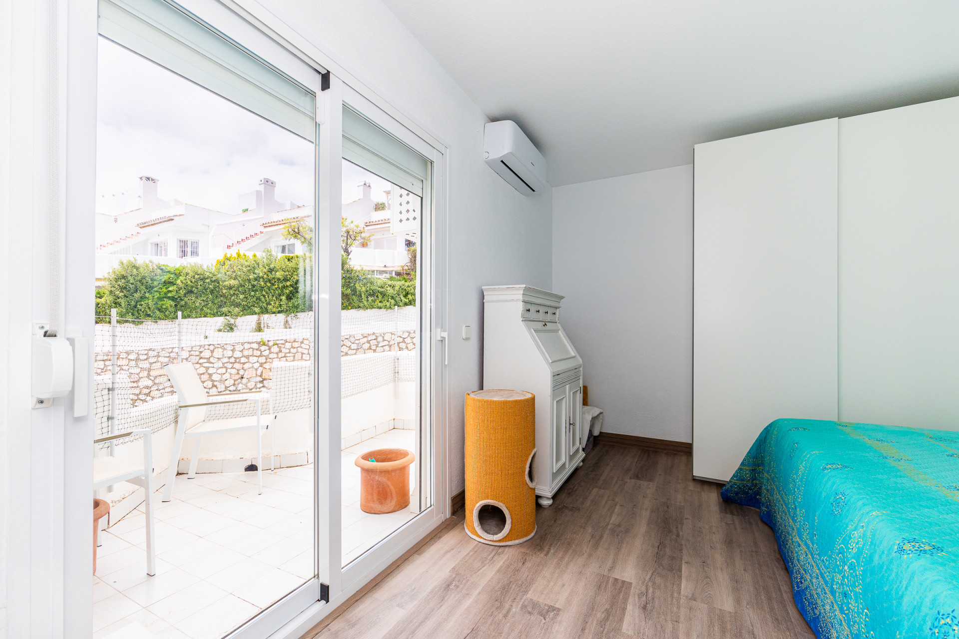 Refurbished 2-Bed Townhouse with Sea Views in Calahonda — Calahonda