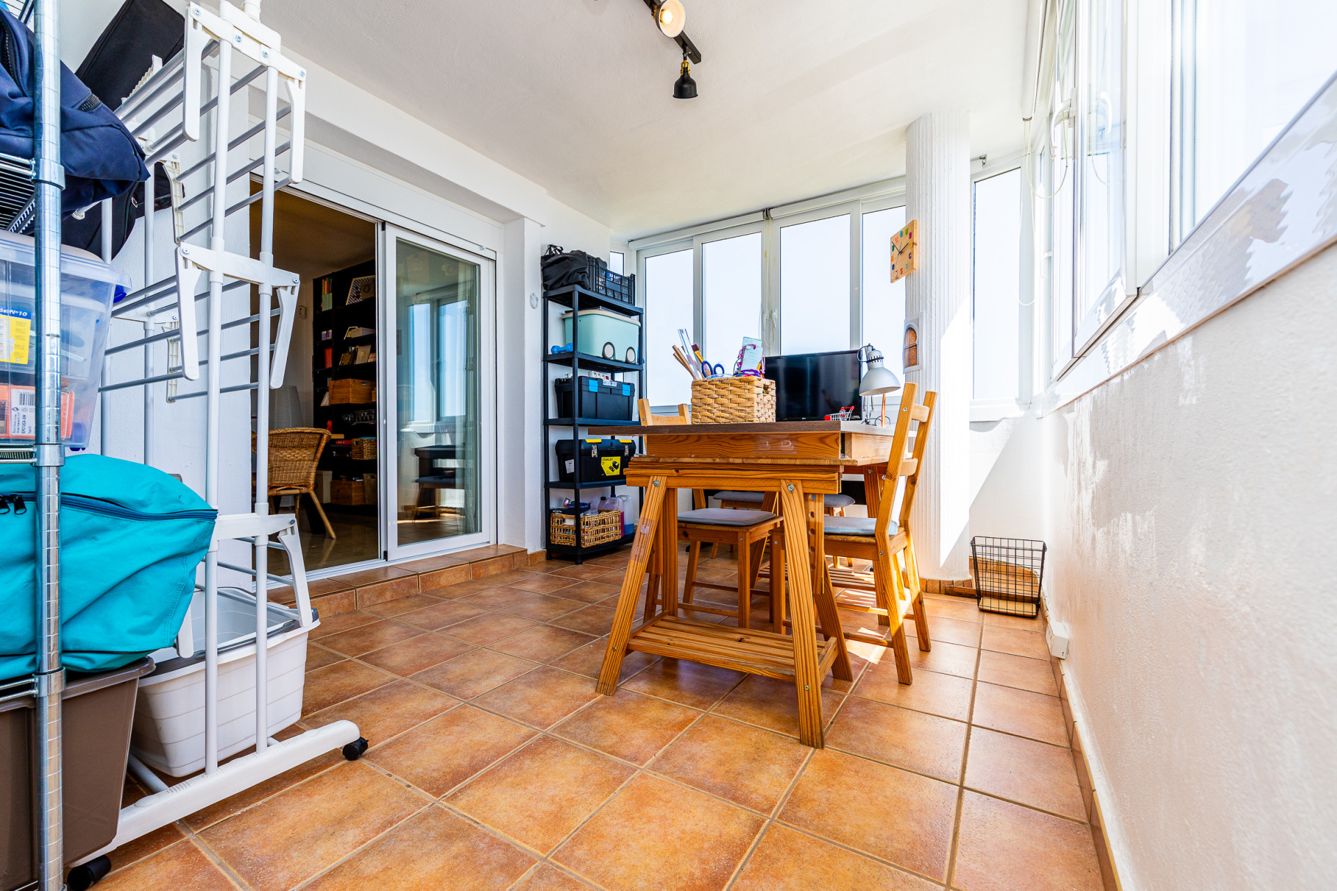 Renovated Corner Apartment with Sea Views, Calahonda — Calahonda