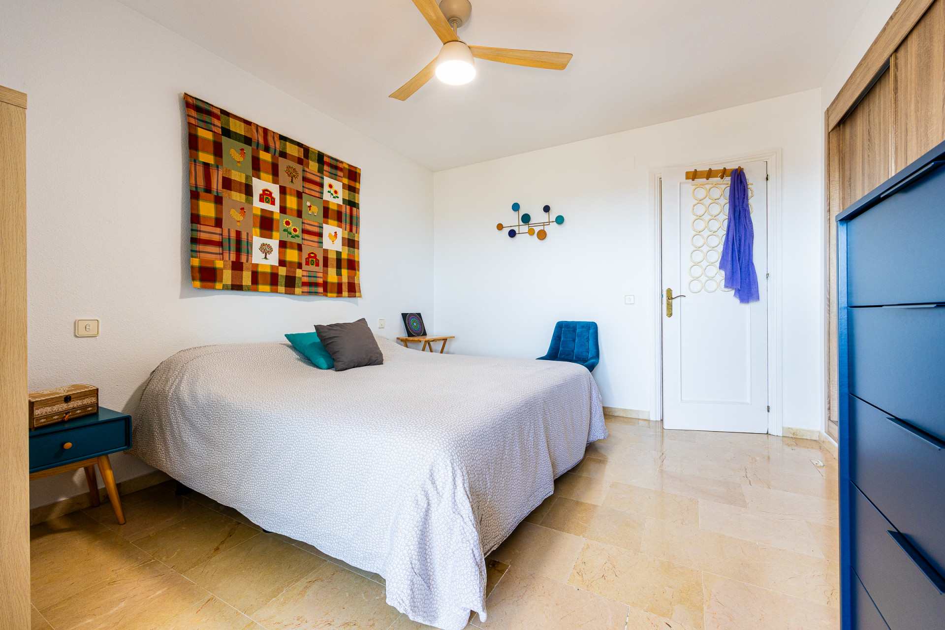 Renovated Corner Apartment with Sea Views, Calahonda — Calahonda