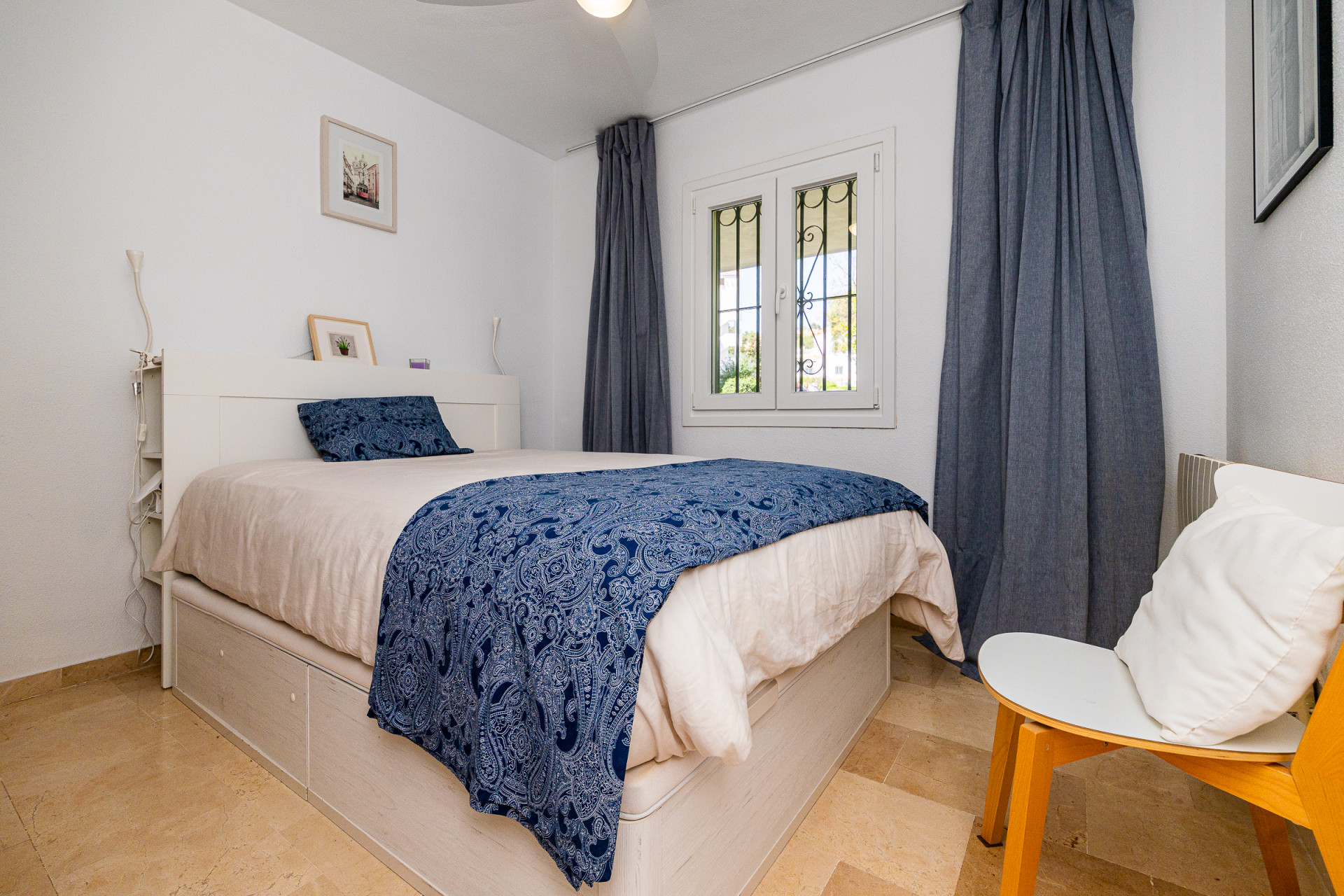 Renovated Corner Apartment with Sea Views, Calahonda — Calahonda