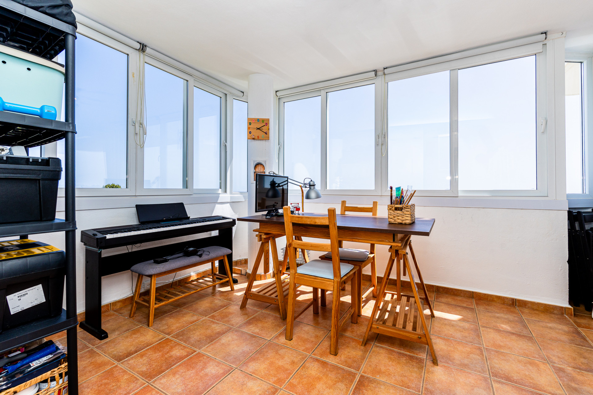 Renovated Corner Apartment with Sea Views, Calahonda — Calahonda