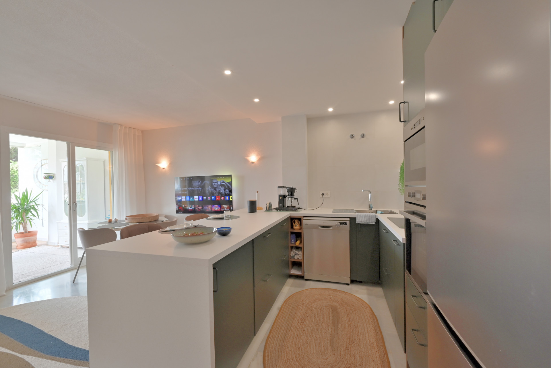 Refurbished 2-Bed Apartment with Terrace in Lower Calahonda — Calahonda